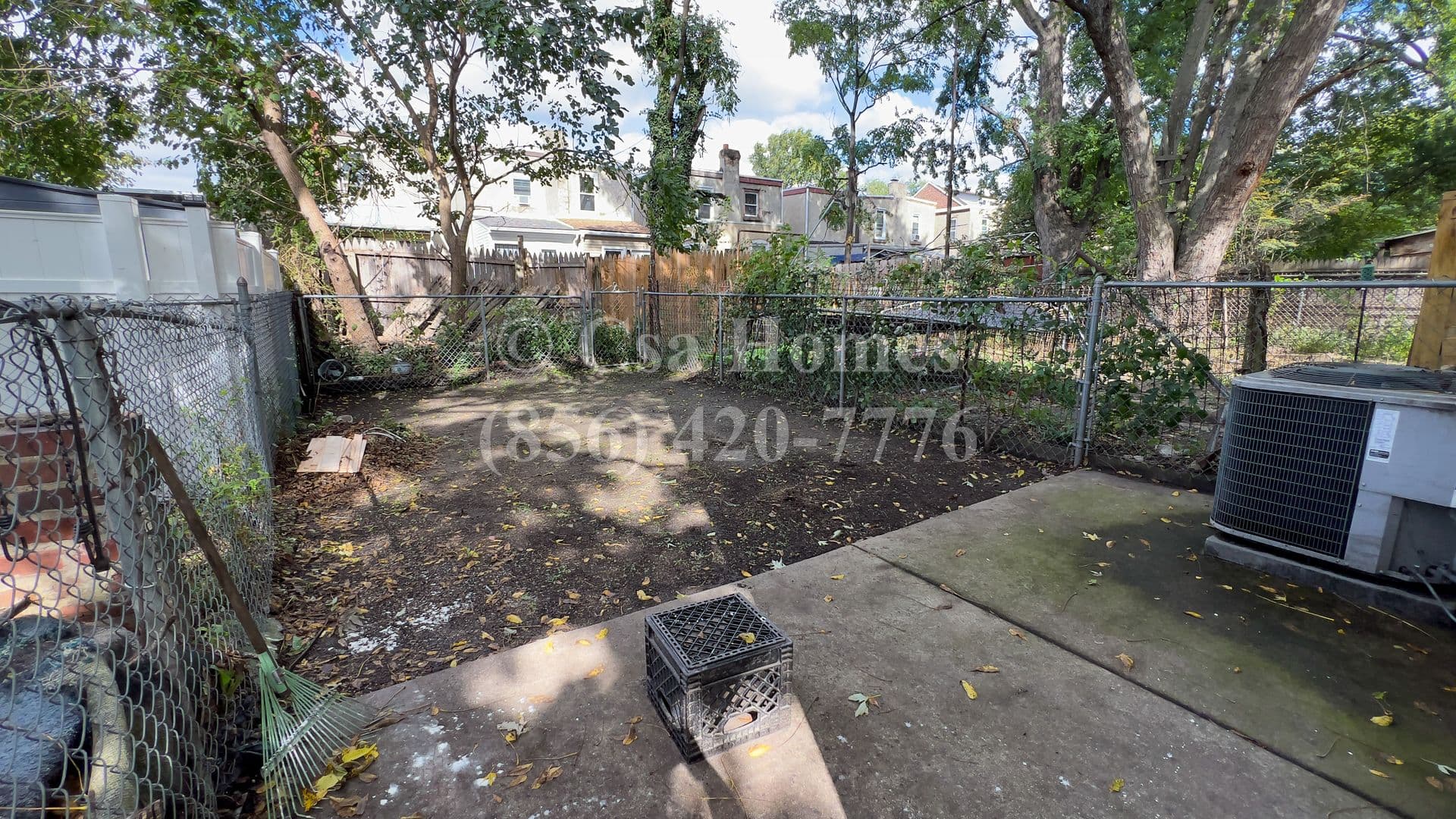 Camden House: 411 Viola St