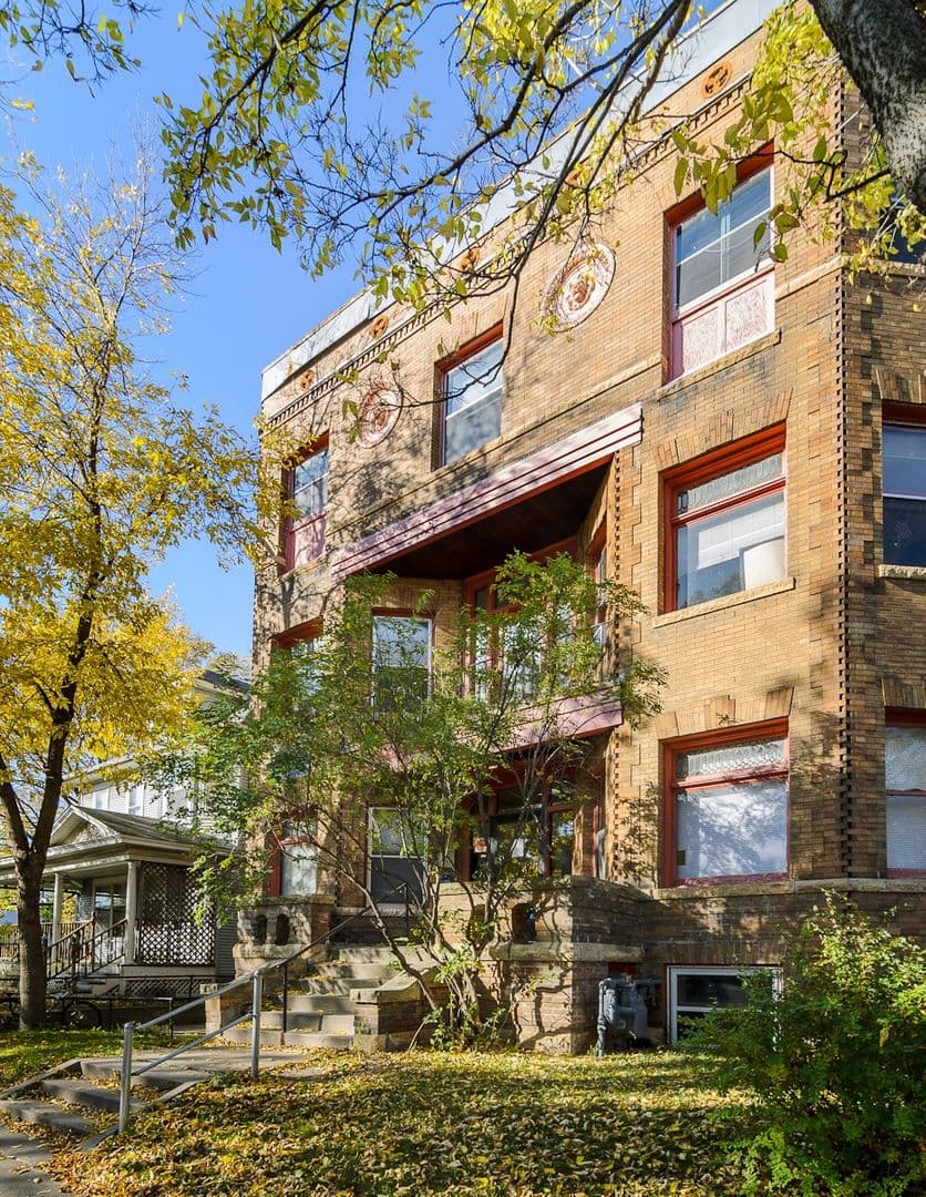 Minneapolis Apartment: 2820 First Avenue South