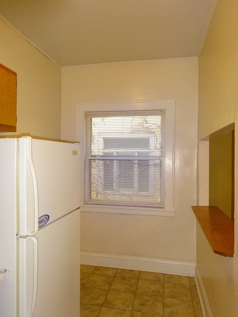 Minneapolis Apartment: 1912 Clinton Avenue South