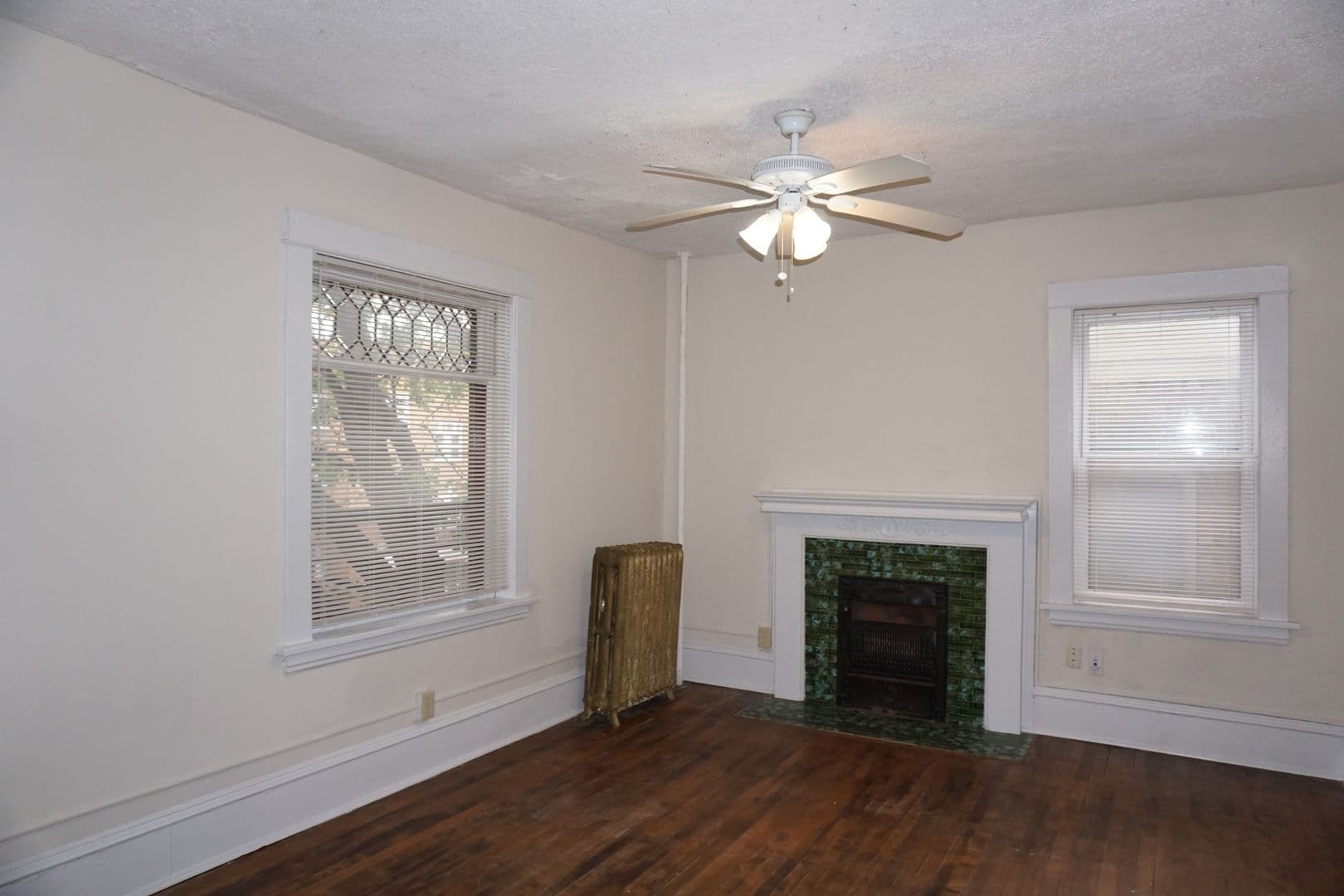 Minneapolis Apartment: 1915 First Avenue South
