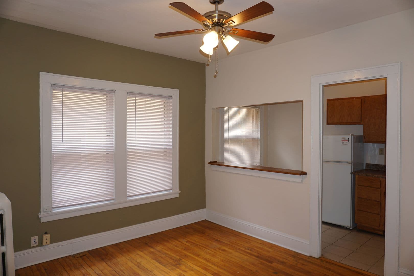 Minneapolis Apartment: 1912 Clinton Avenue South