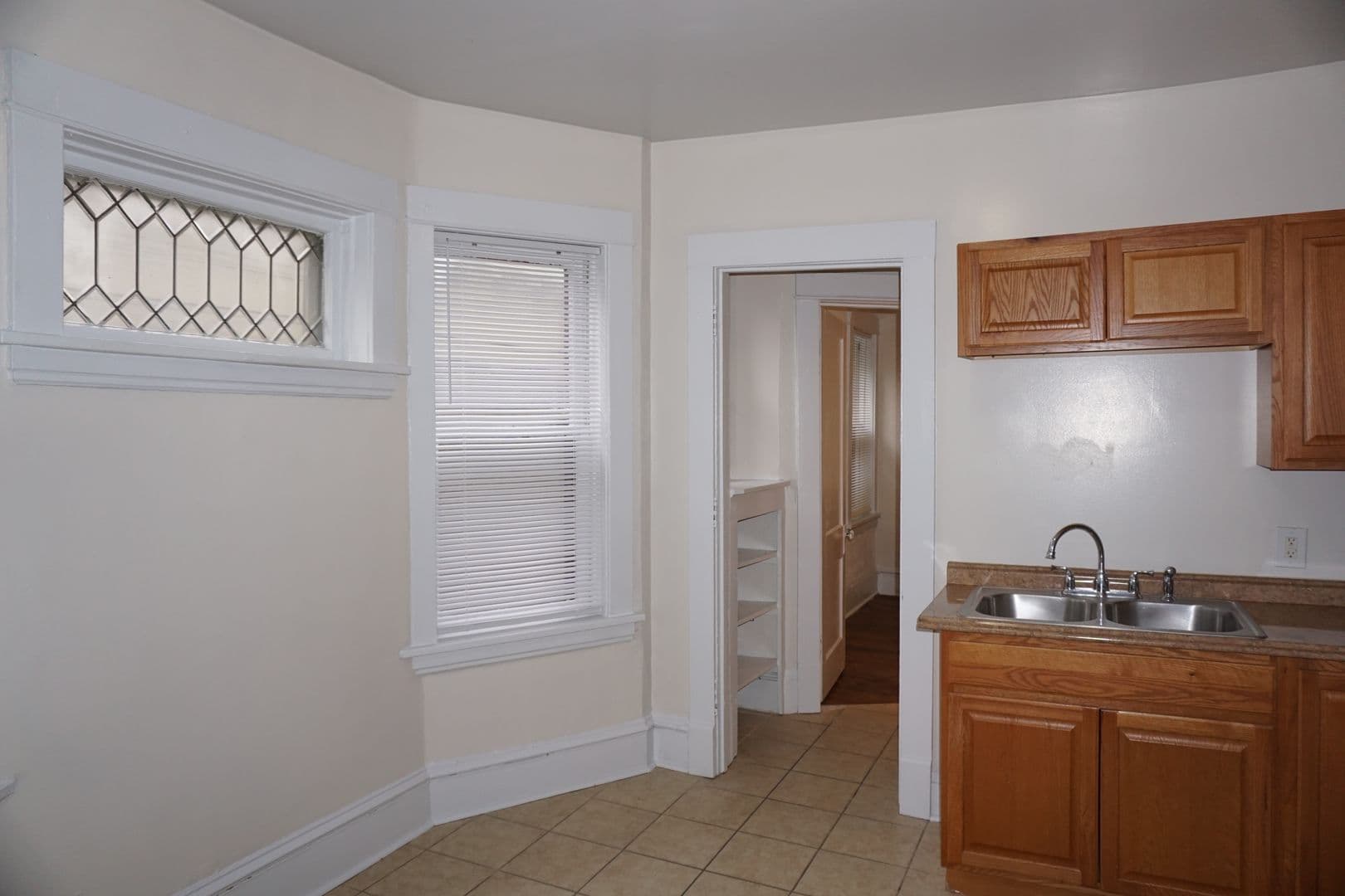 Minneapolis Apartment: 1915 First Avenue South