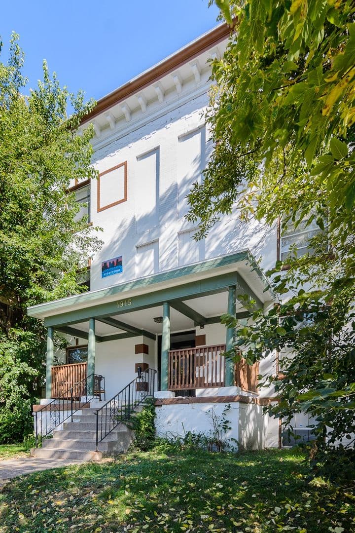 Minneapolis Apartment: 1915 First Avenue South