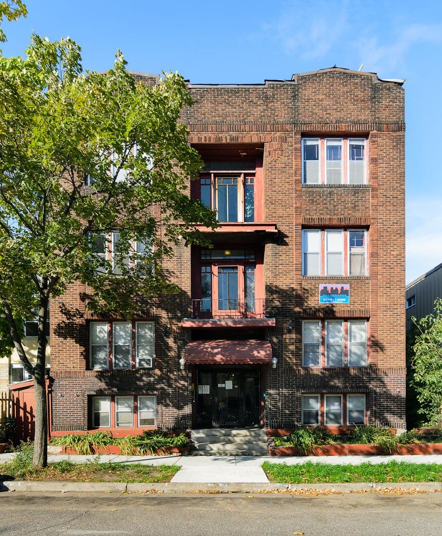 Minneapolis Apartment: 1912 Clinton Avenue South