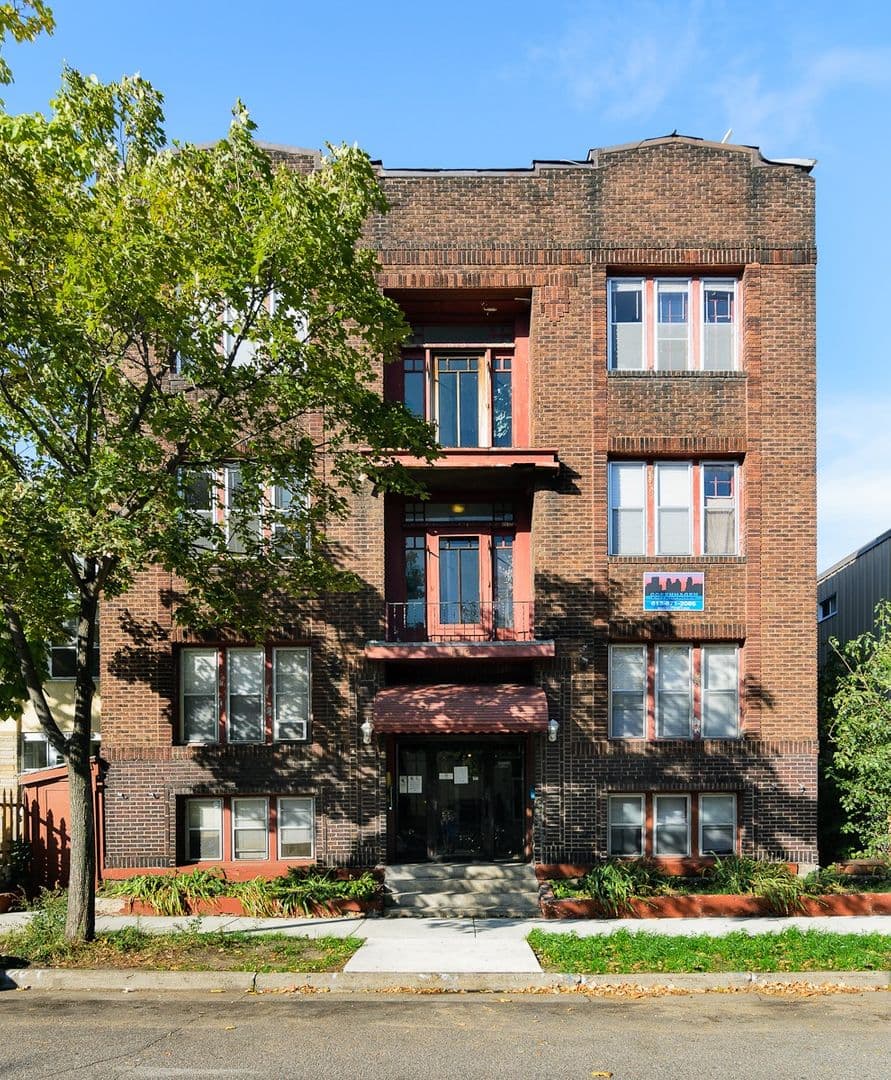 Minneapolis Apartment: 1912 Clinton Avenue South