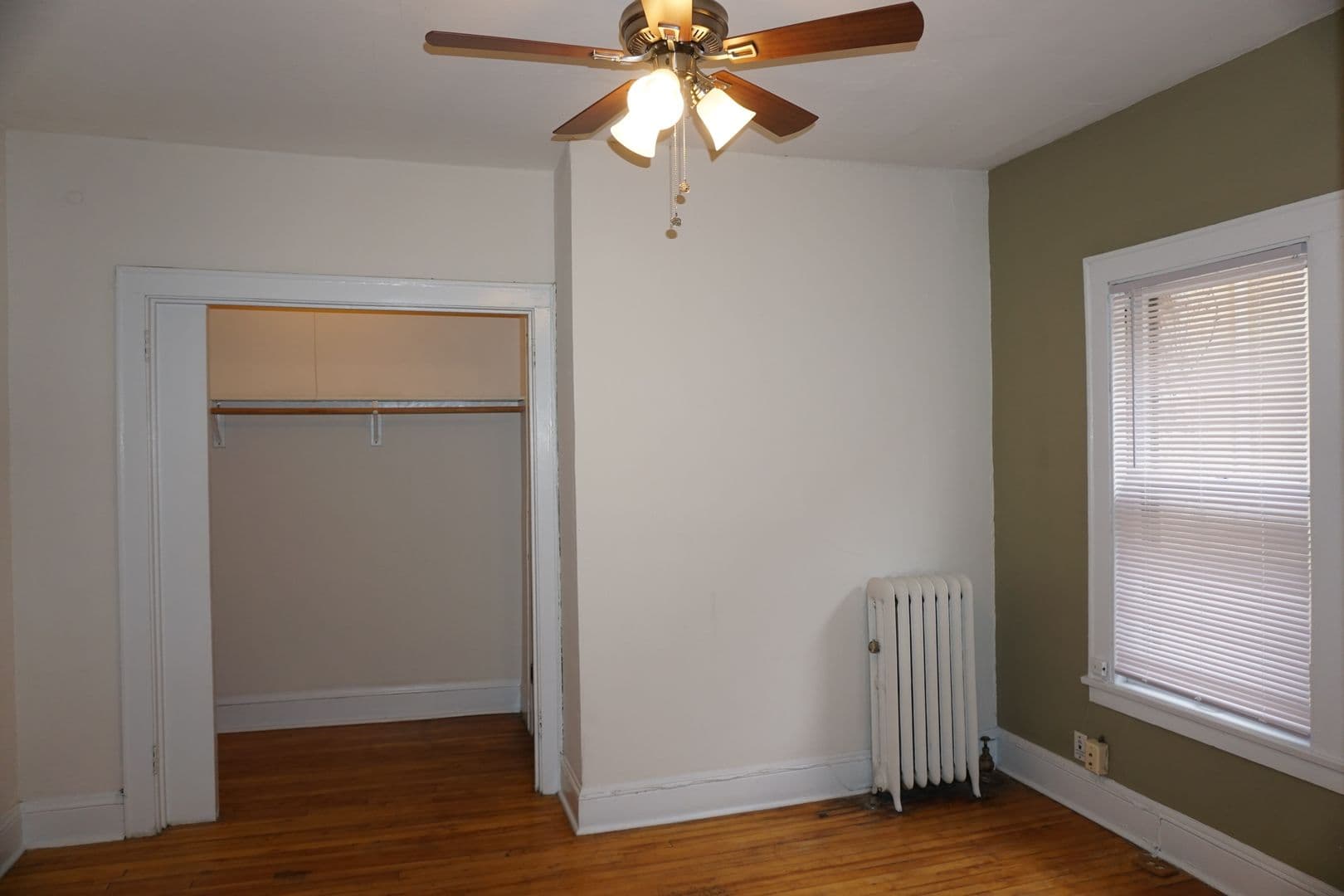 Minneapolis Apartment: 1912 Clinton Avenue South