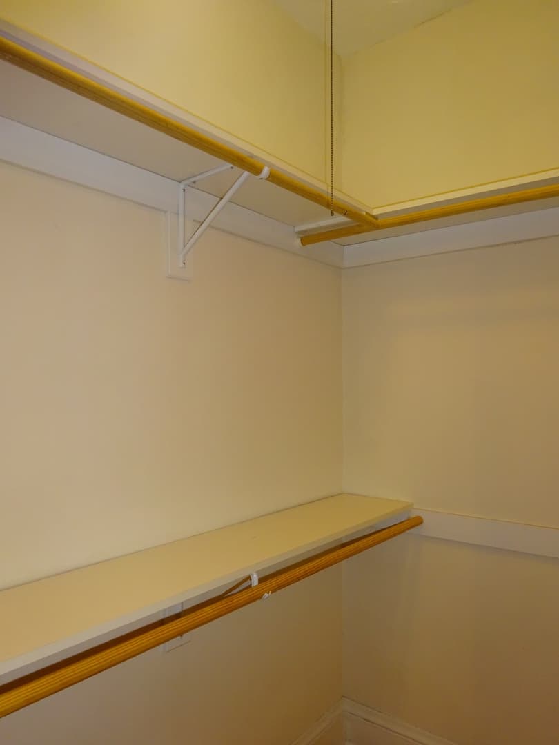 Minneapolis Apartment: 1912 Clinton Avenue South