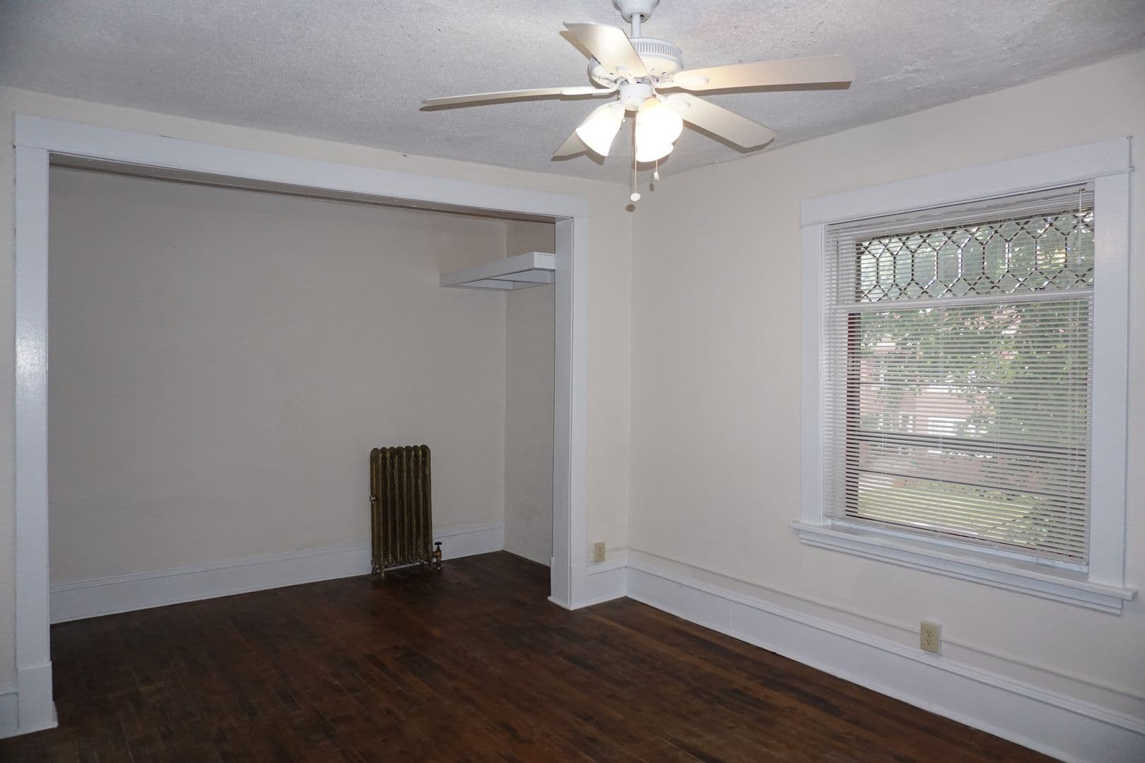 Minneapolis Apartment: 1915 First Avenue South