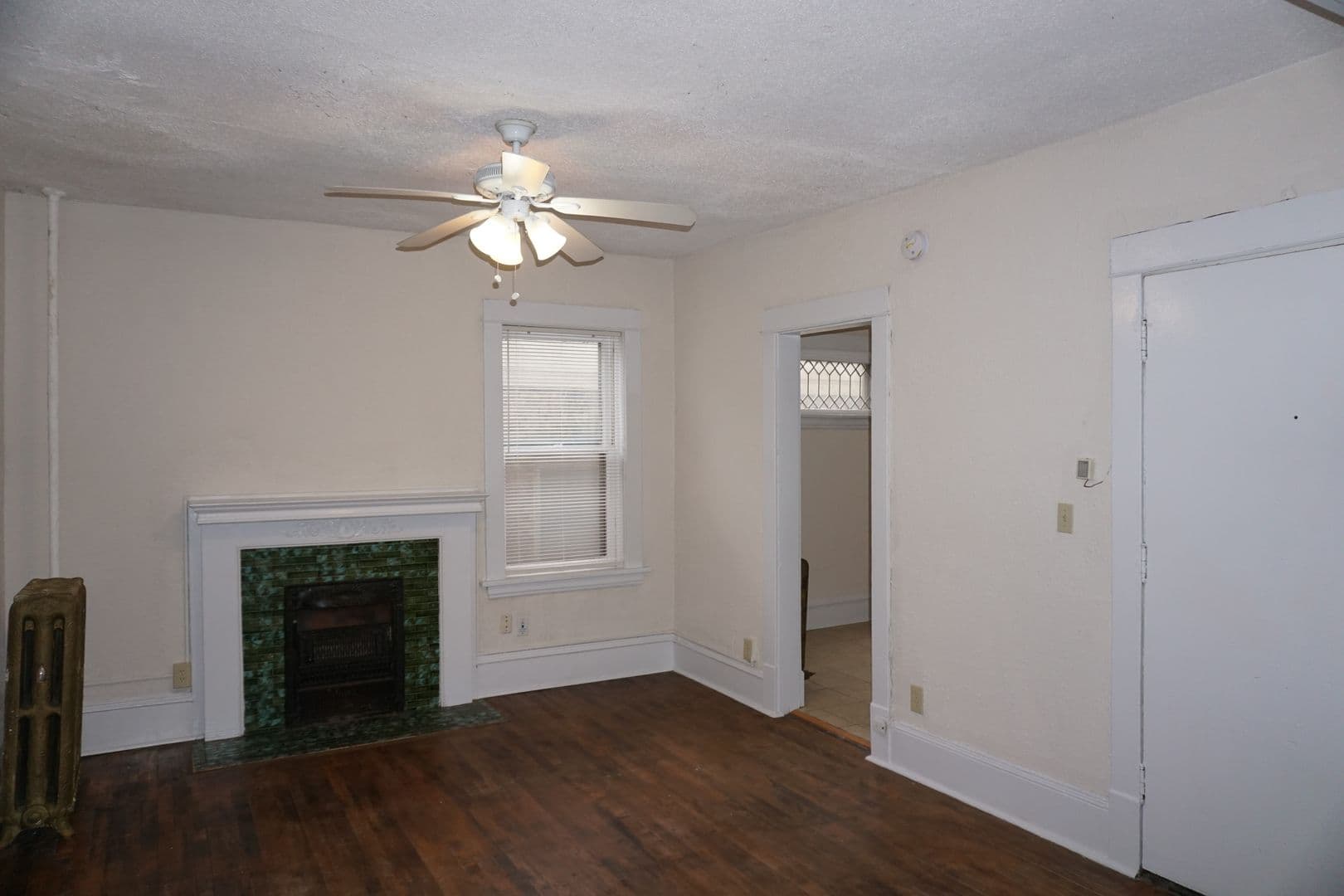 Minneapolis Apartment: 1915 First Avenue South