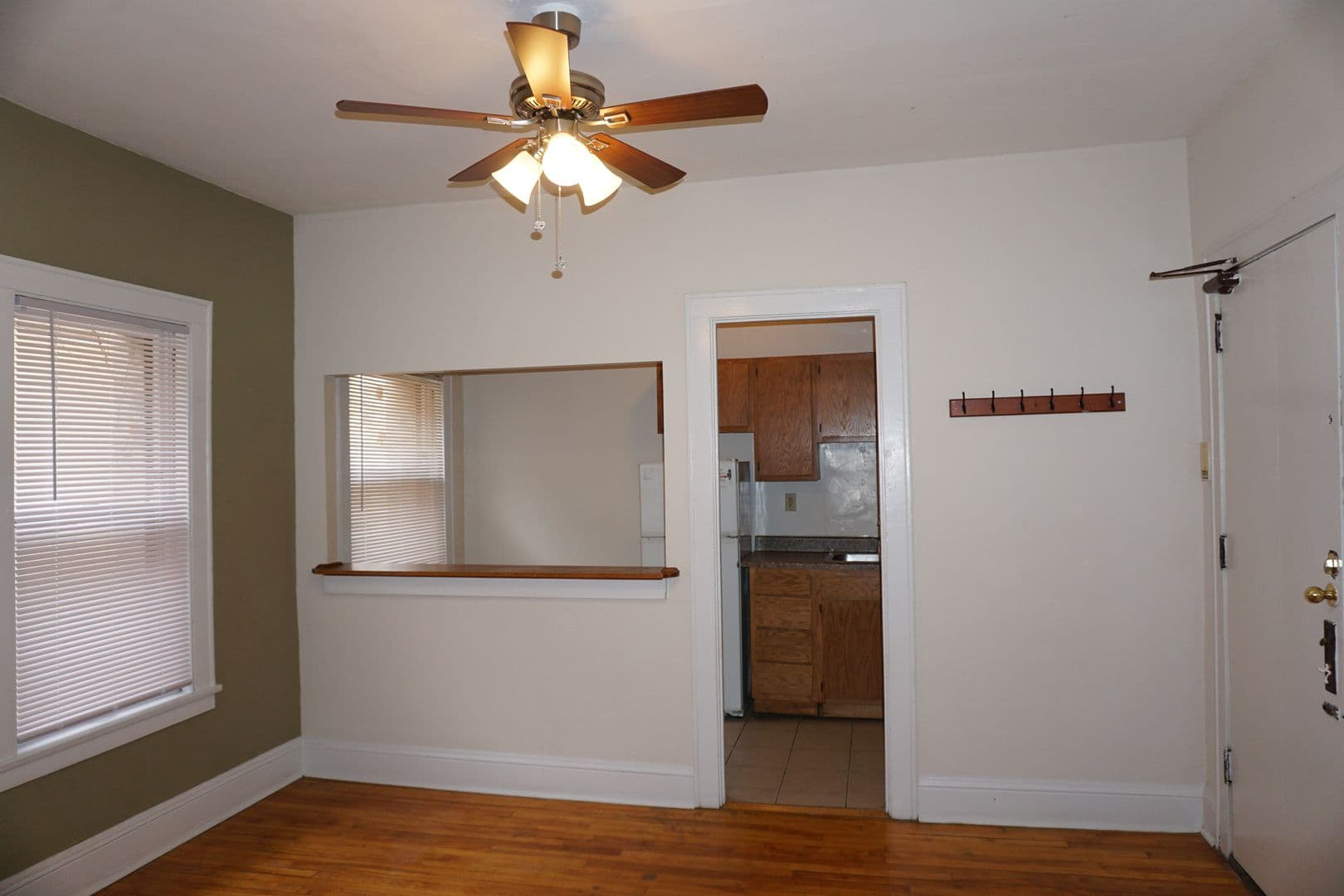 Minneapolis Apartment: 1912 Clinton Avenue South