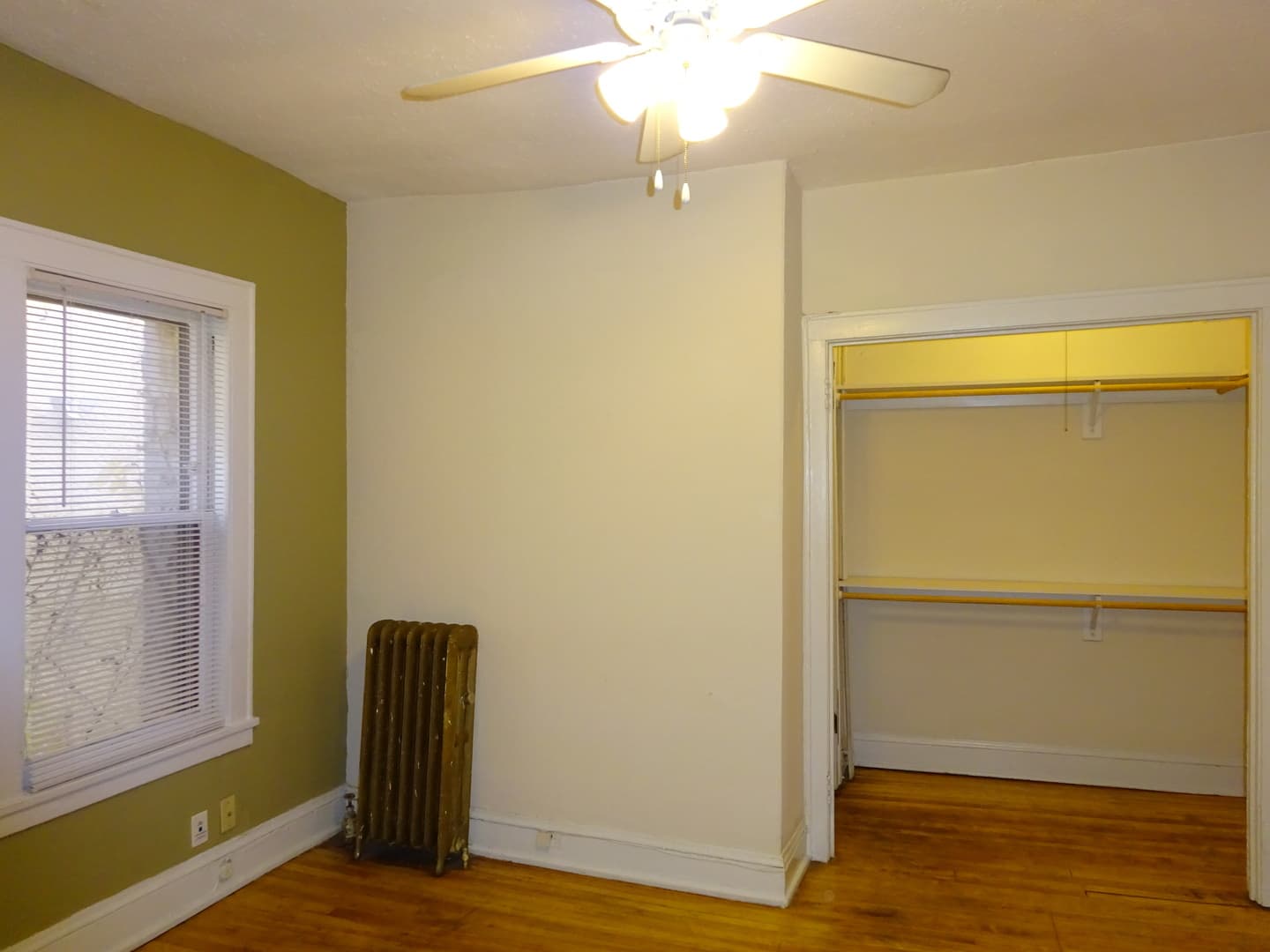 Minneapolis Apartment: 1912 Clinton Avenue South