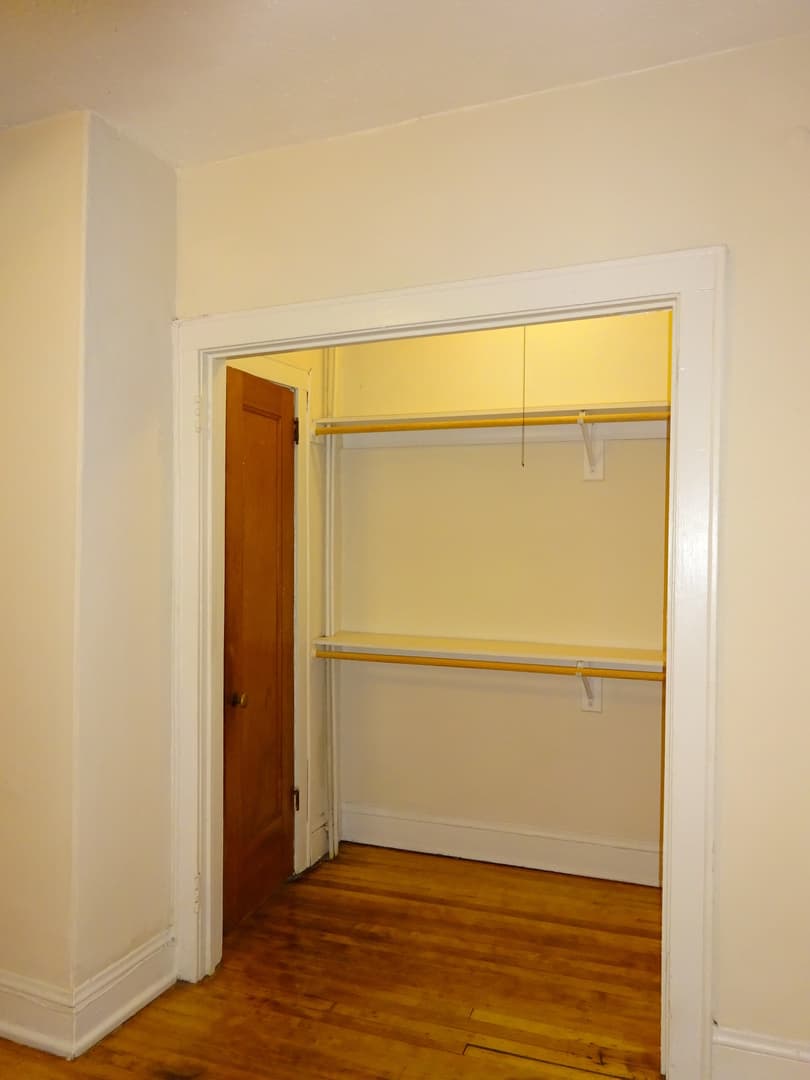 Minneapolis Apartment: 1912 Clinton Avenue South