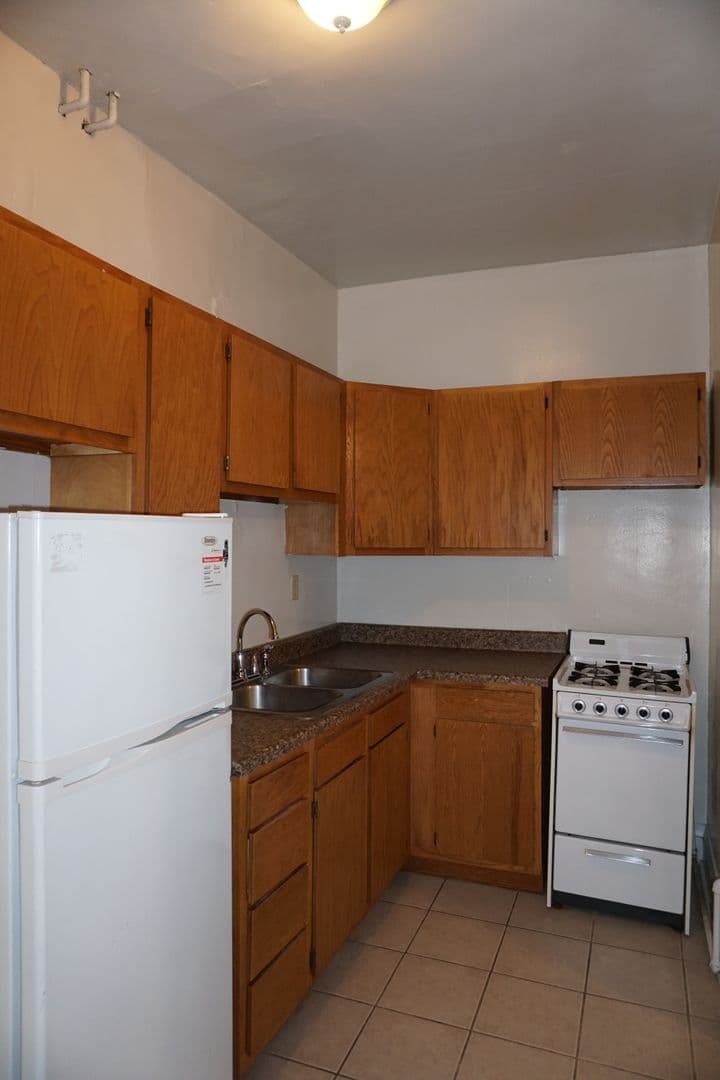 Minneapolis Apartment: 1912 Clinton Avenue South