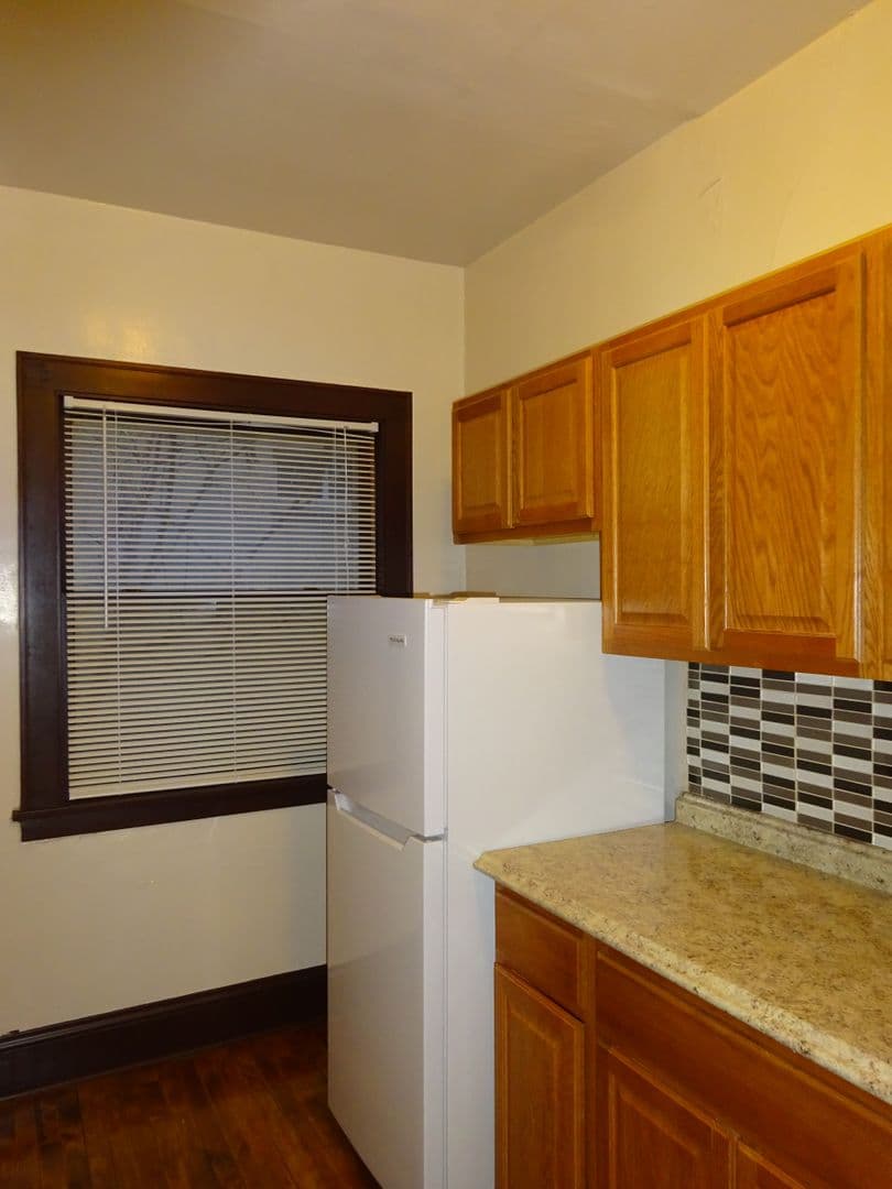Minneapolis Apartment: 1912 Clinton Avenue South