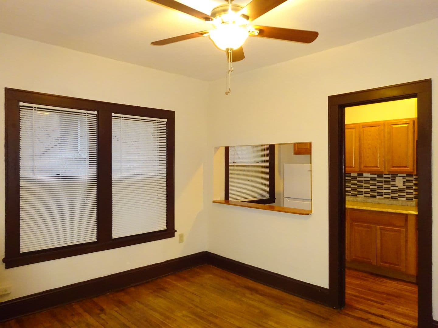 Minneapolis Apartment: 1912 Clinton Avenue South