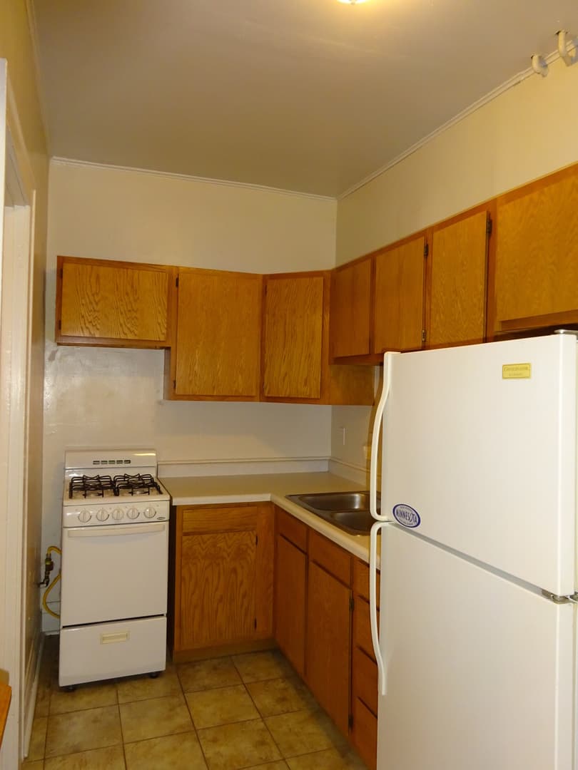 Minneapolis Apartment: 1912 Clinton Avenue South