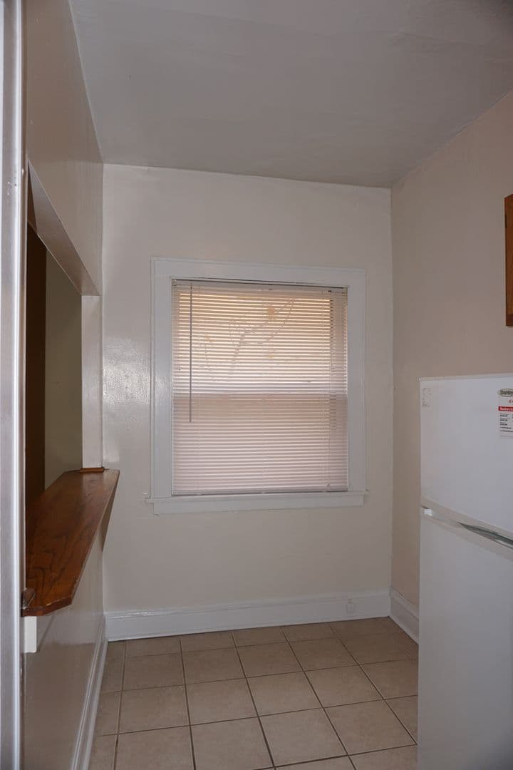 Minneapolis Apartment: 1912 Clinton Avenue South