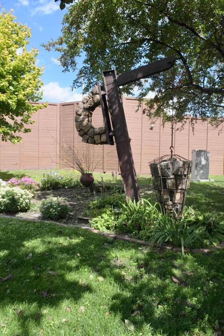 Minneapolis Apartment: 1912 Clinton Avenue South