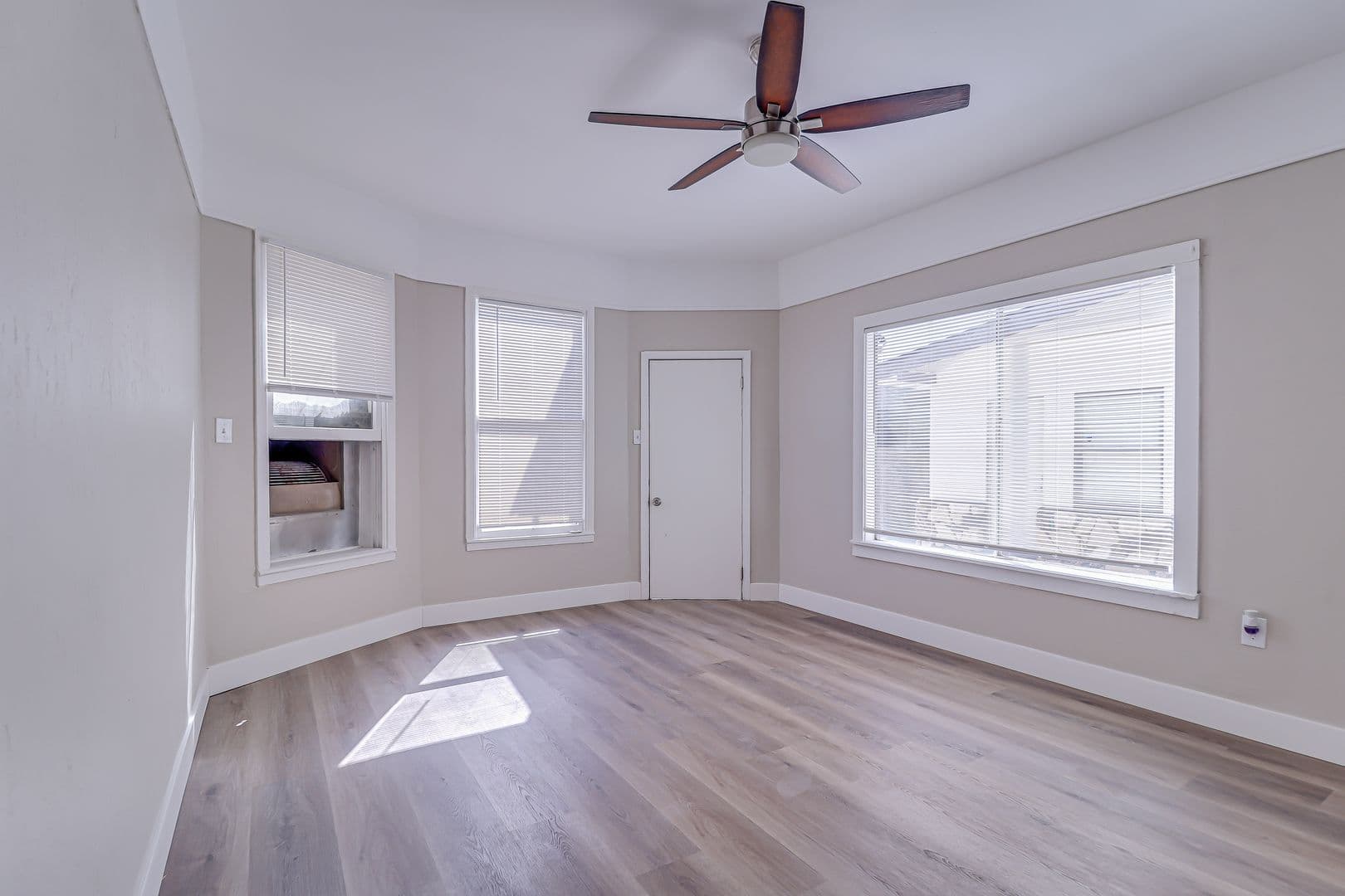 Bakersfield Apartment: 2106 E St - 2106 E St #B