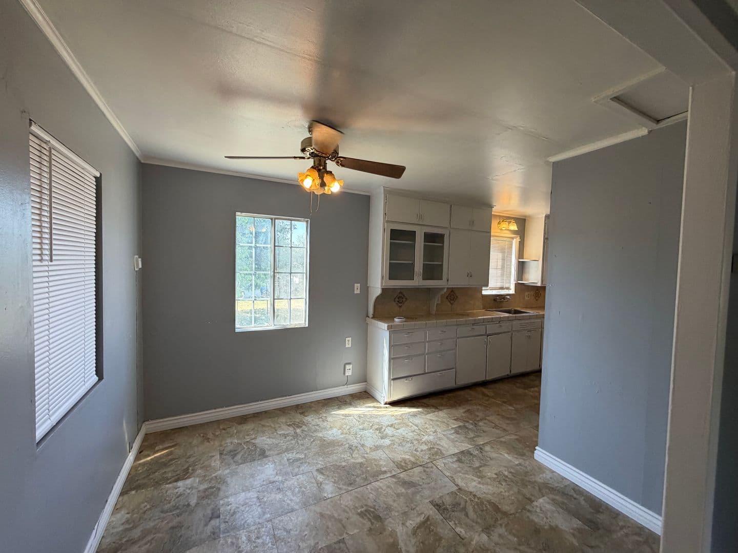 Bakersfield House: 415 1/2 Arvin Street