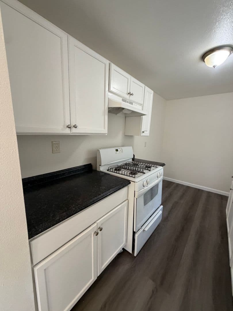 Bakersfield Apartment: 125 Hughes Ave #A