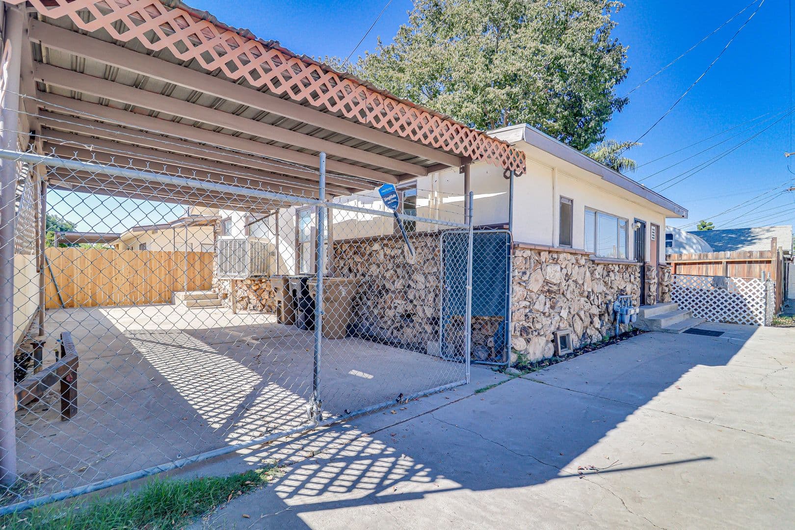 Bakersfield Apartment: 2106 E St - 2106 E St #B