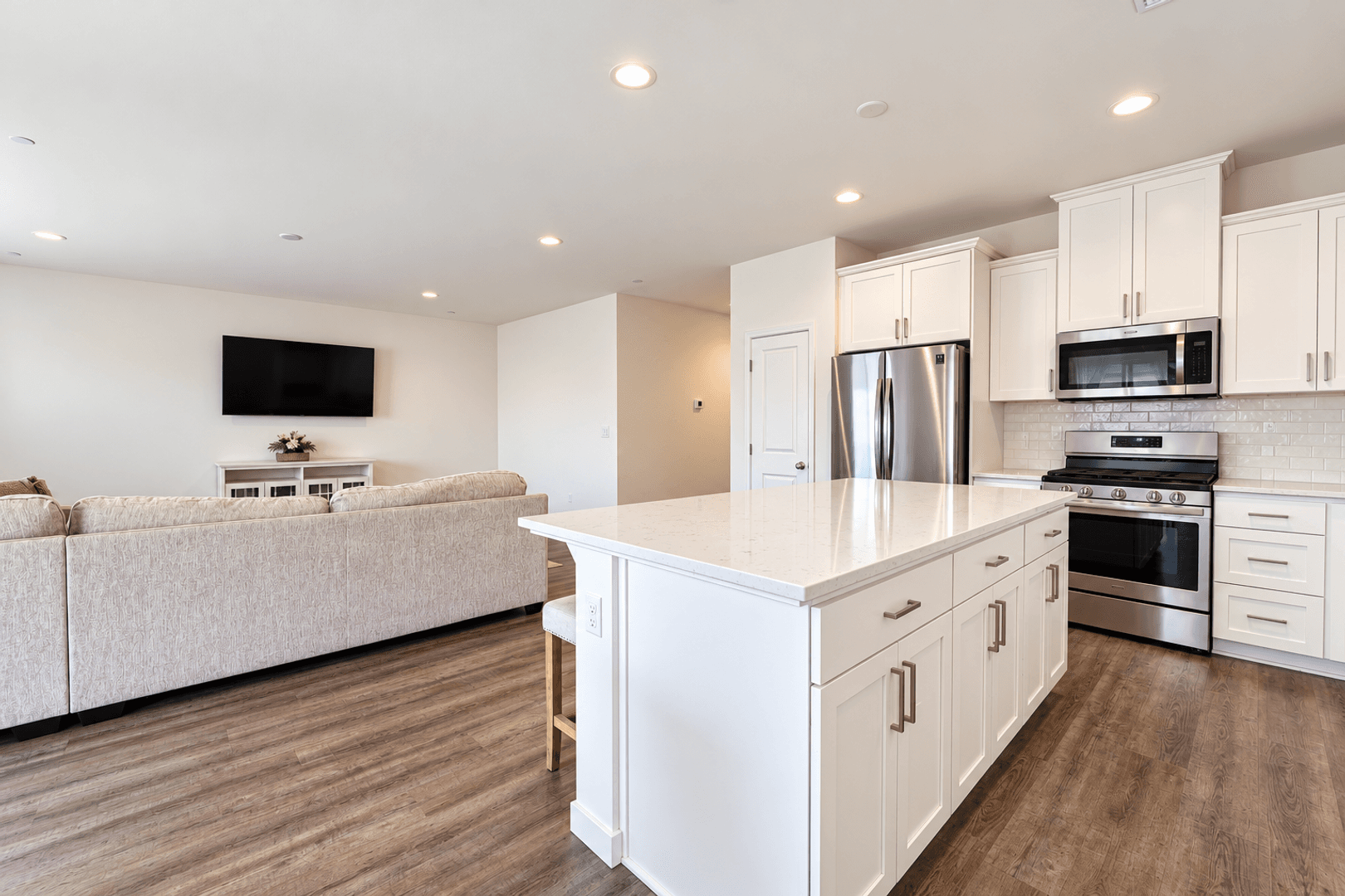 Bakersfield House: 12217 Burnham Street
