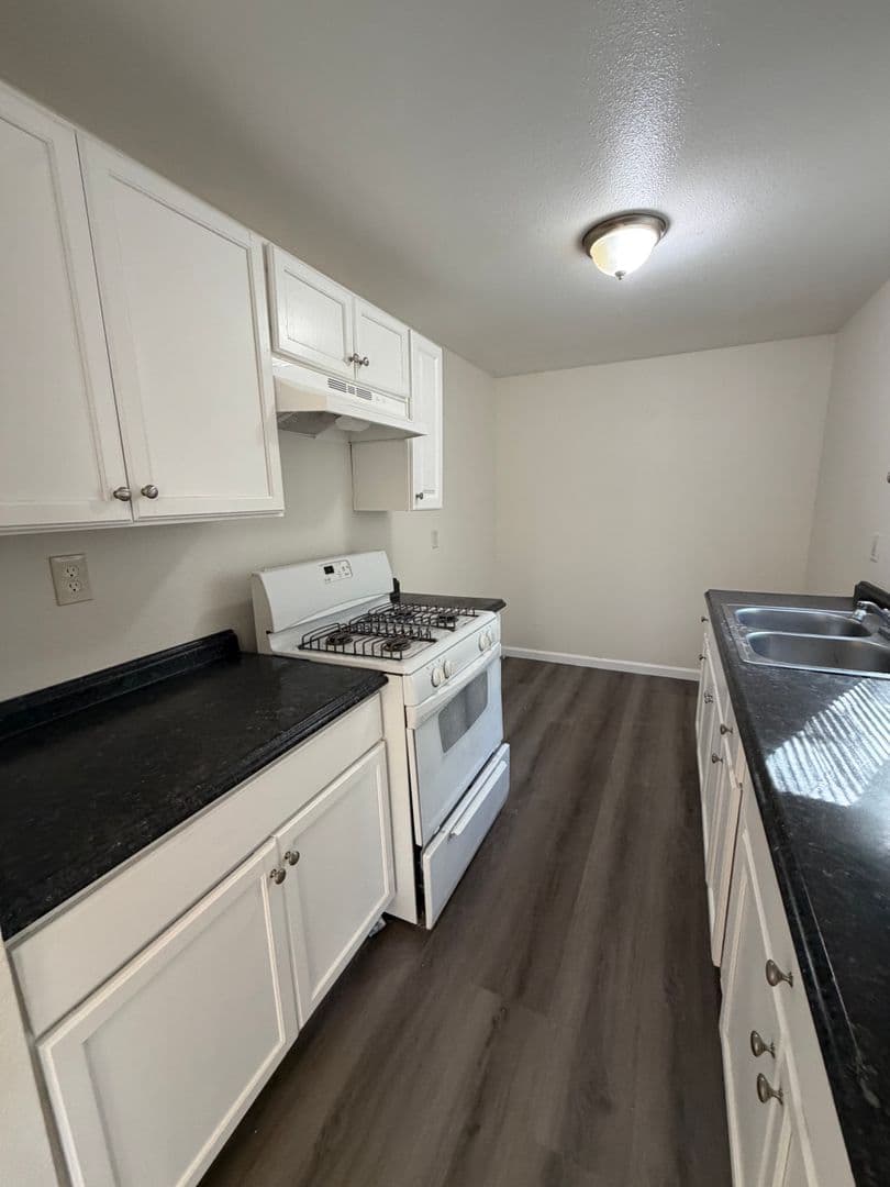 Bakersfield Apartment: 125 Hughes Ave #A