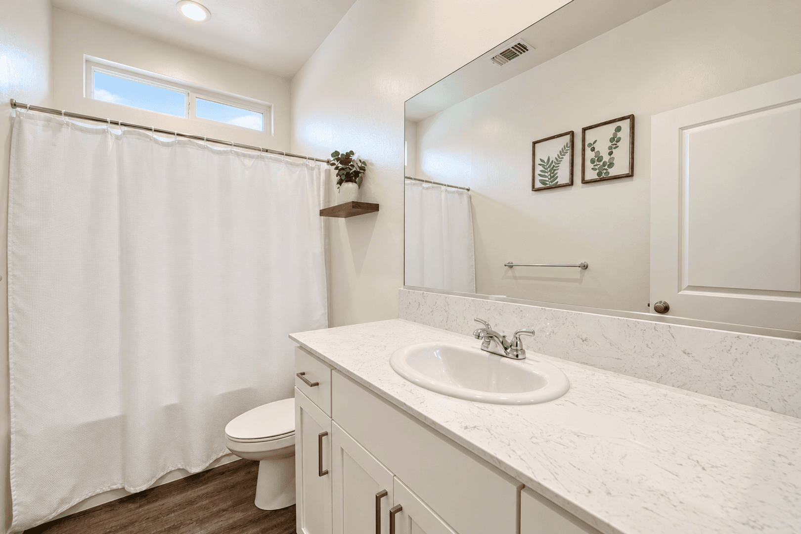 Bakersfield House: 12217 Burnham Street