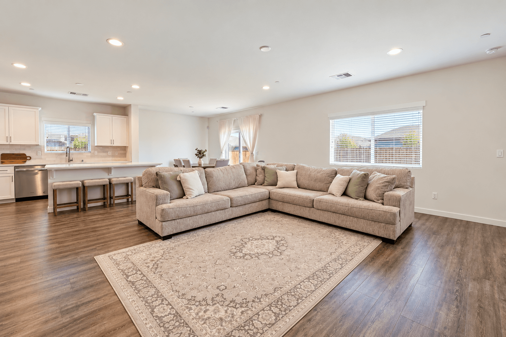 Bakersfield House: 12217 Burnham Street