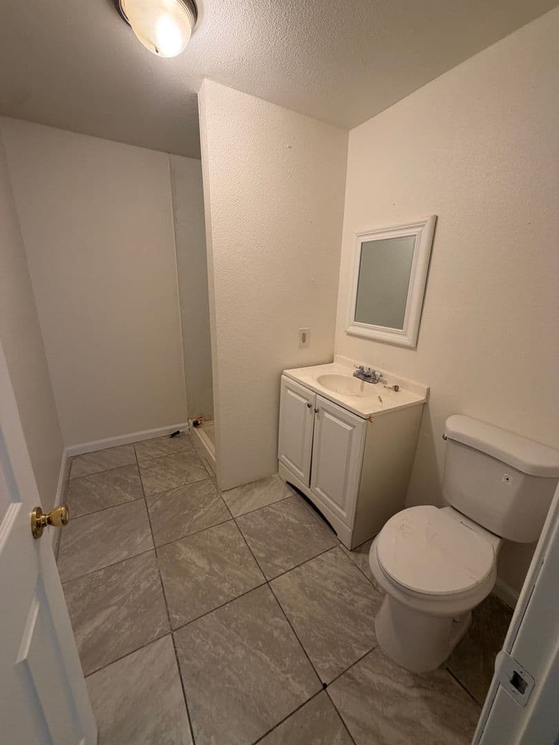 Bakersfield Apartment: 125 Hughes Ave #A