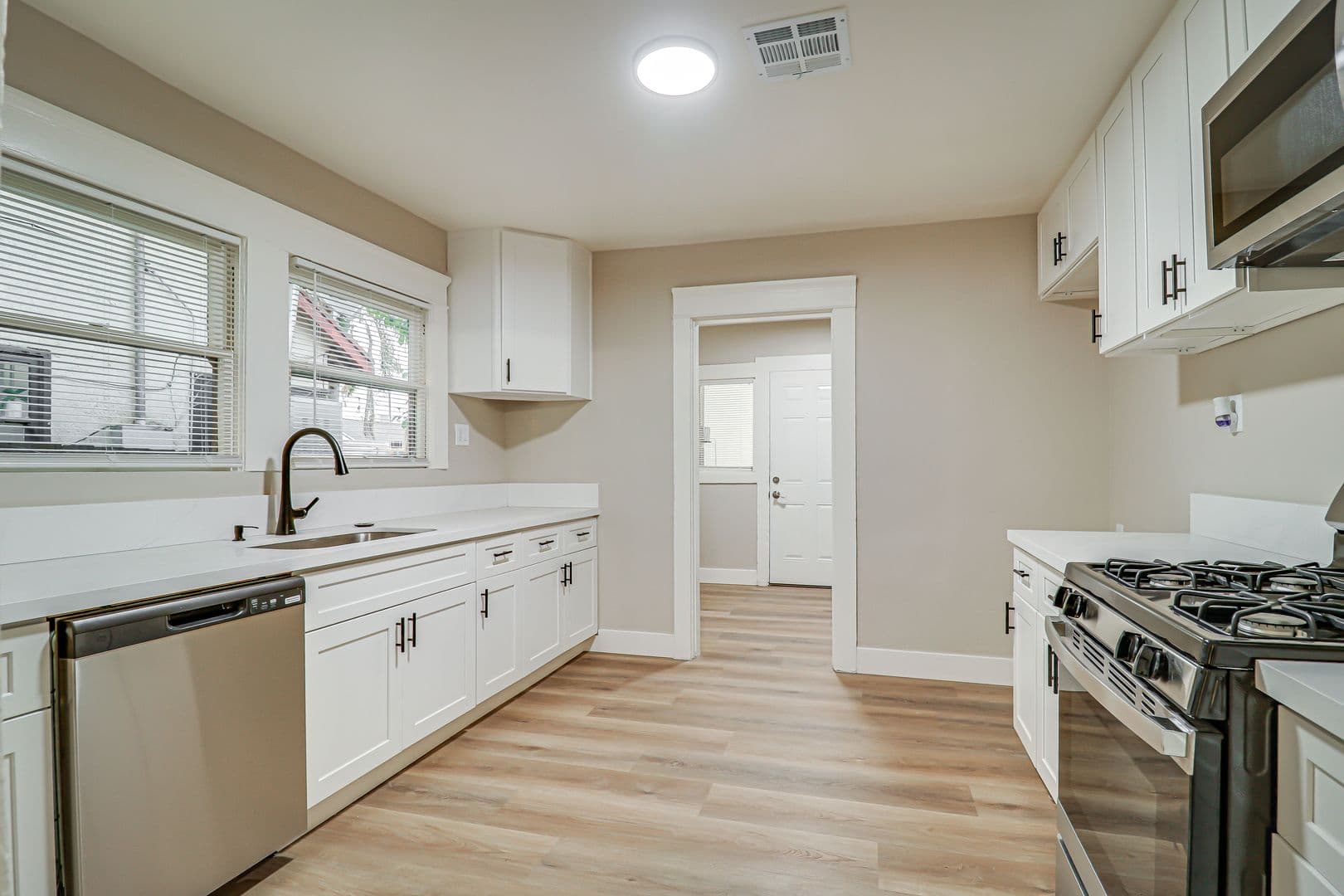 Bakersfield Apartment: 2106 E St - 2106 E St #A