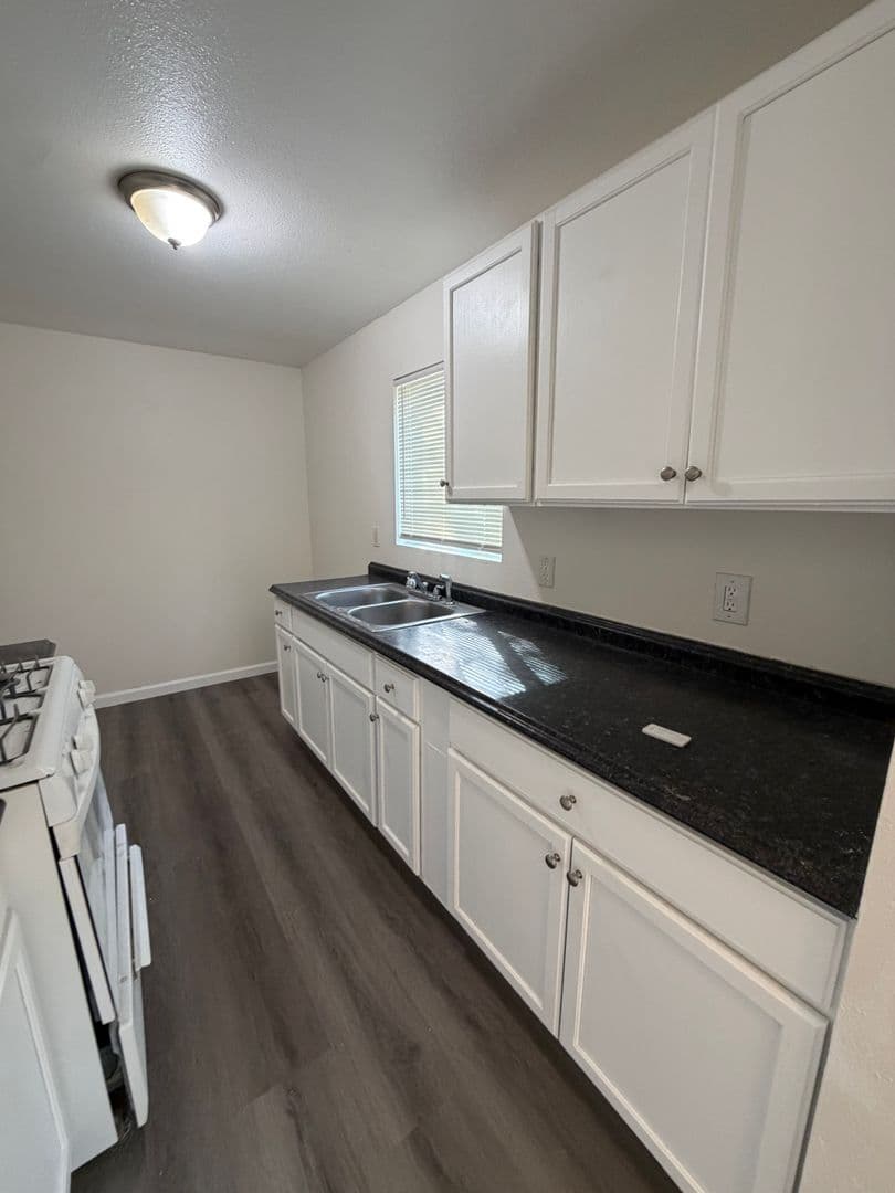 Bakersfield Apartment: 125 Hughes Ave #A