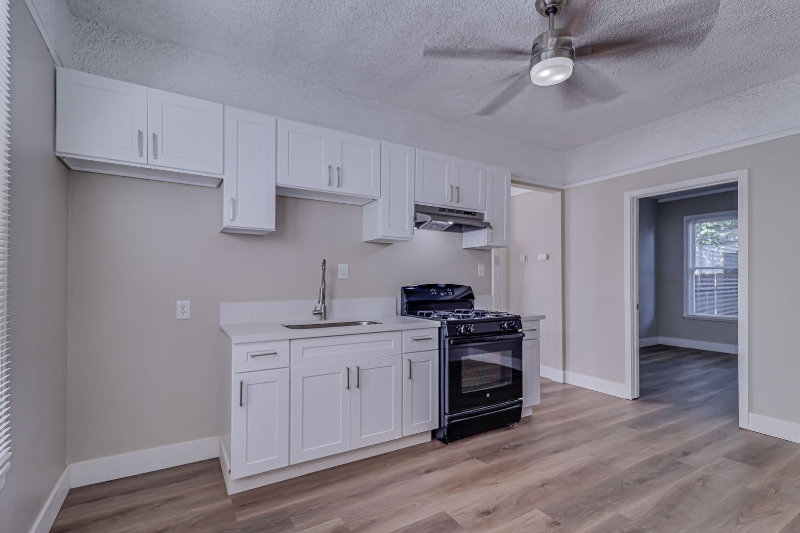 Bakersfield Apartment: 2106 E St - 2106 E St #B