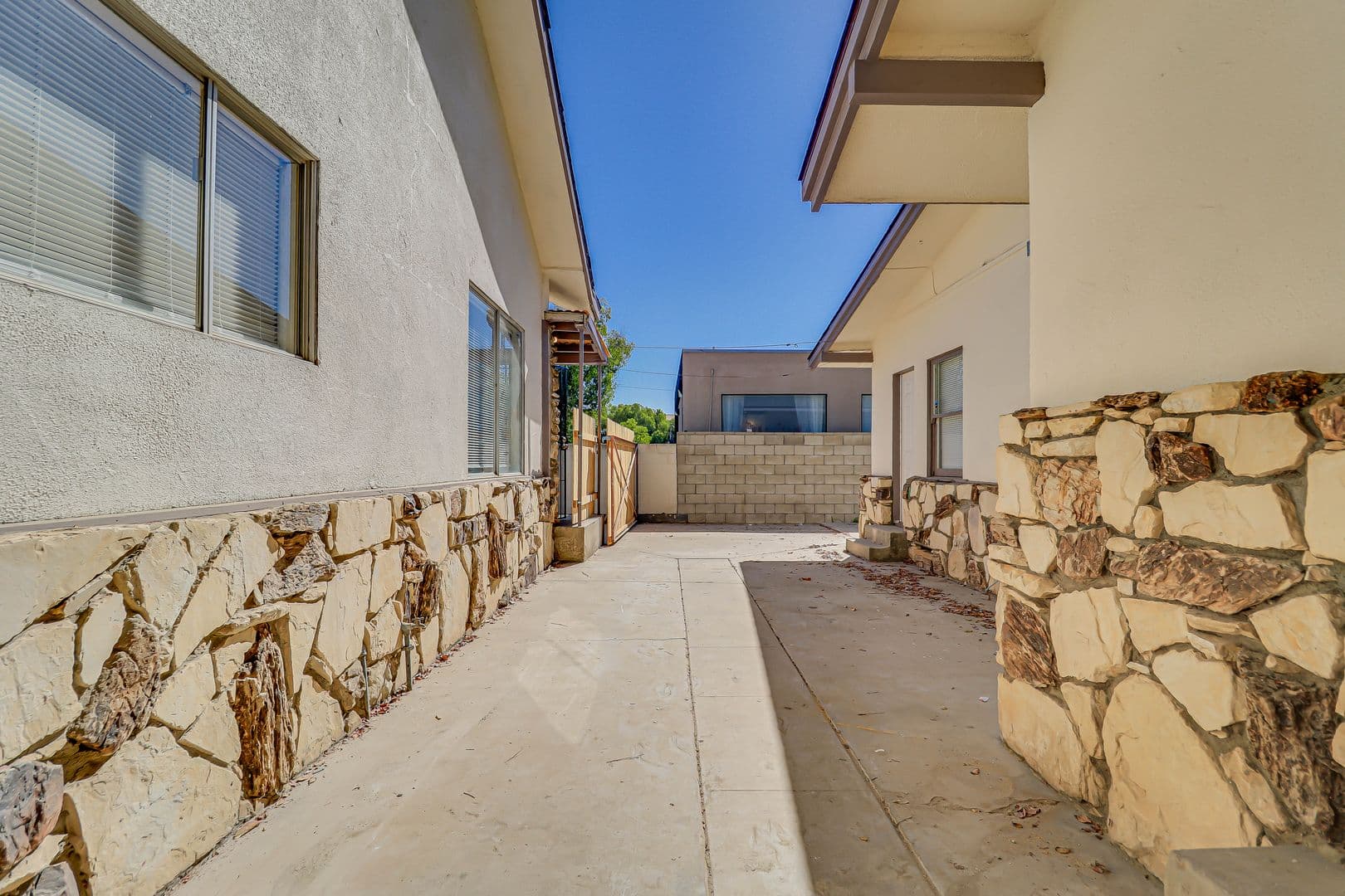 Bakersfield Apartment: 2106 E St - 2106 E St #B