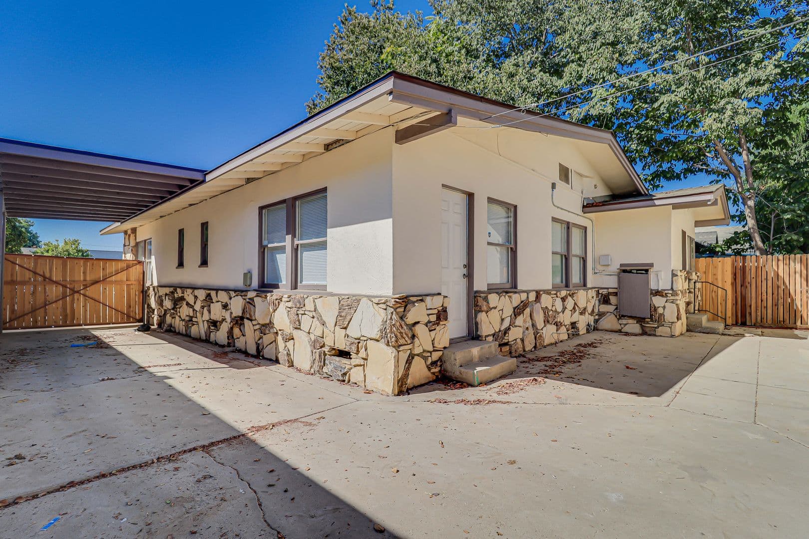Bakersfield Apartment: 2106 E St - 2106 E St #B