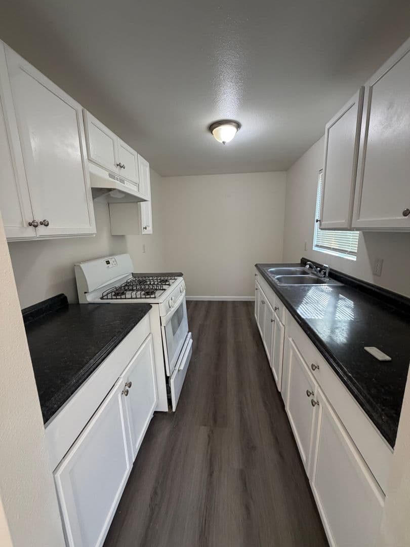 Bakersfield Apartment: 125 Hughes Ave #A