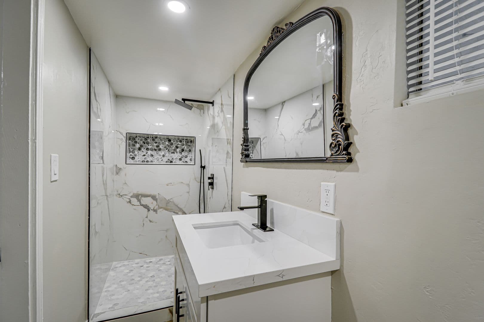 Bakersfield Apartment: 2106 E St - 2106 E St #A