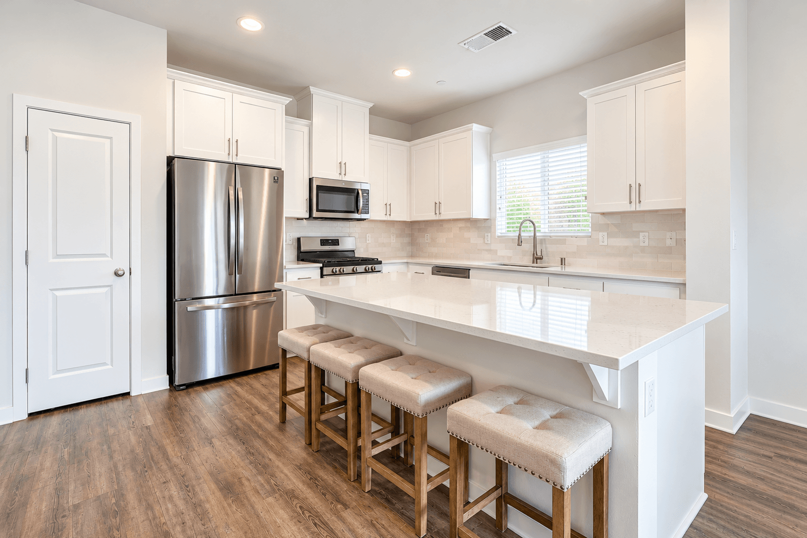 Bakersfield House: 12217 Burnham Street