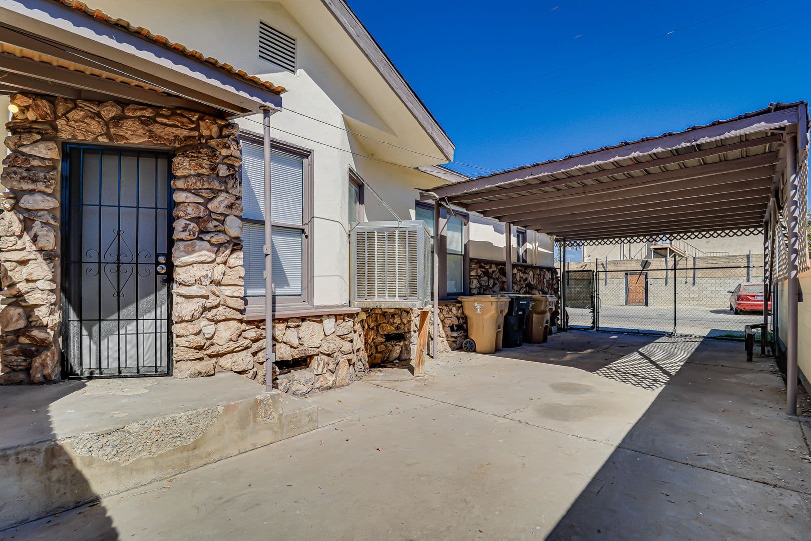Bakersfield Apartment: 2106 E St - 2106 E St #B