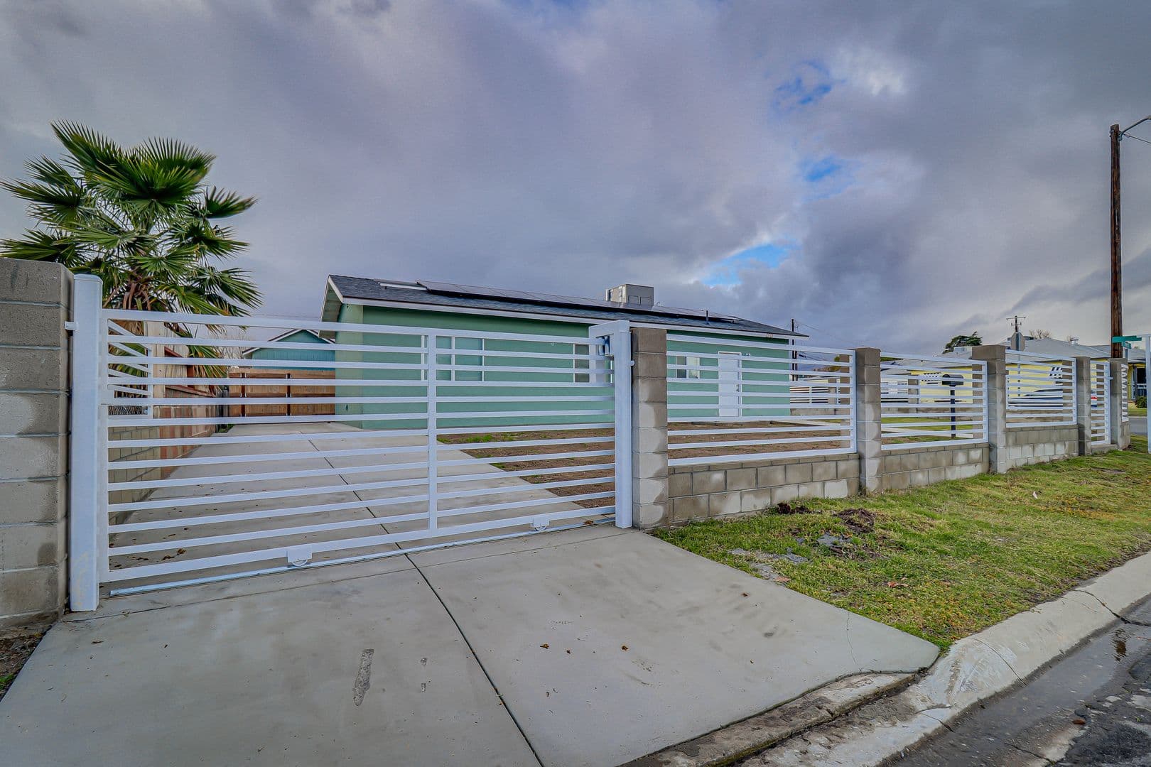 Bakersfield House: 2513 Olympic Drive - 2513 Olympic Drive