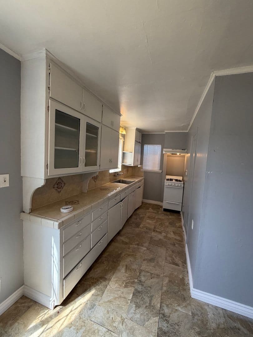 Bakersfield House: 415 1/2 Arvin Street