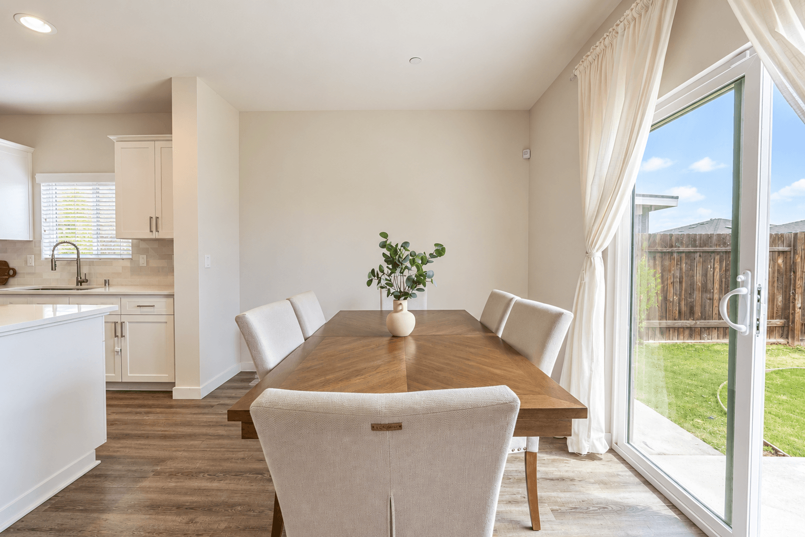 Bakersfield House: 12217 Burnham Street