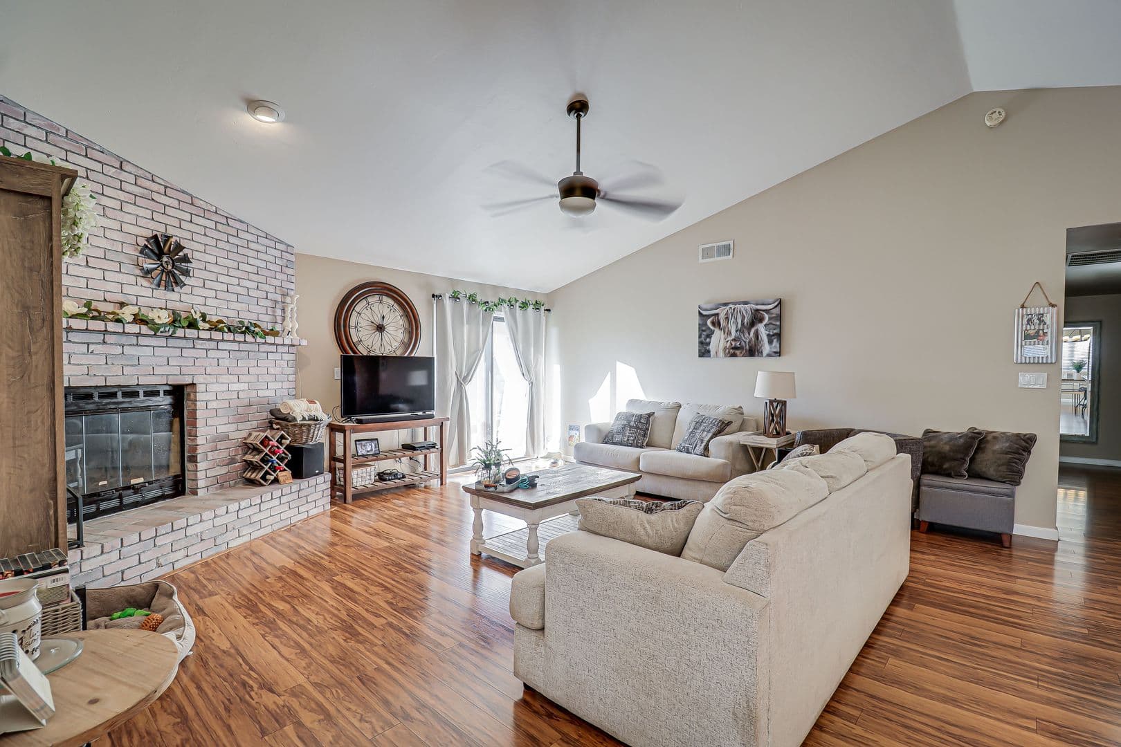 Bakersfield House: 3621 Goldbar Dr