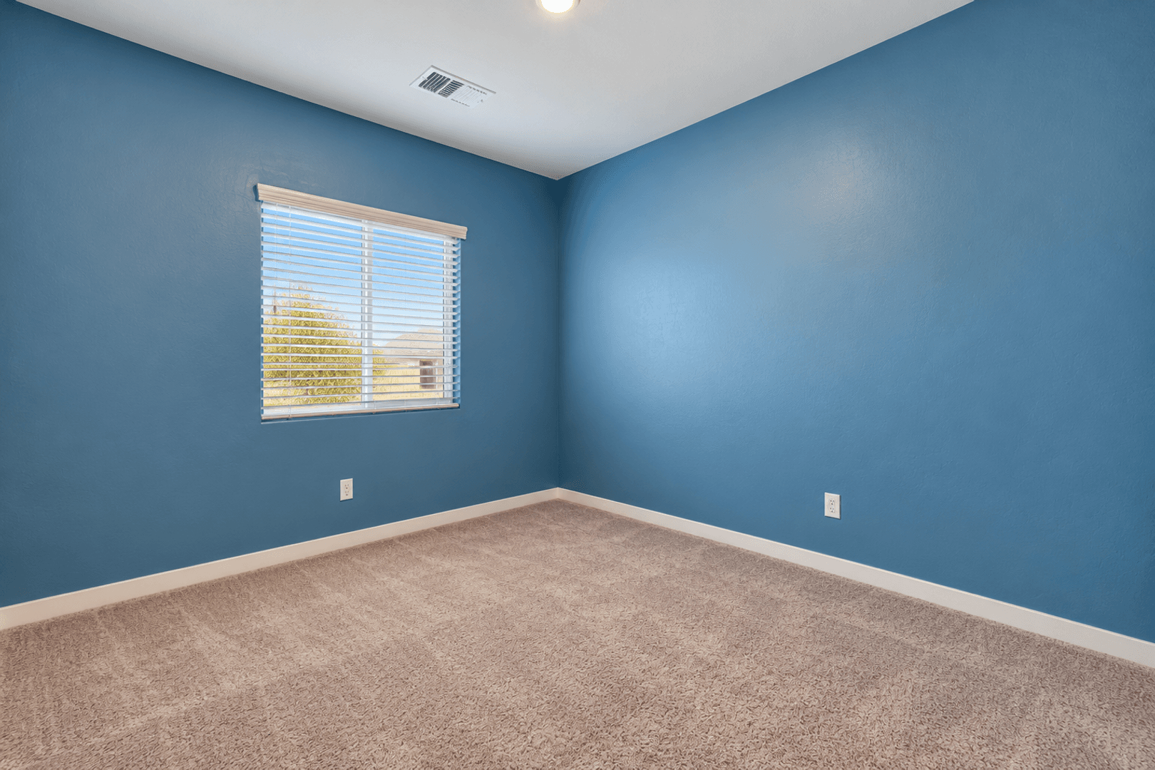 Bakersfield House: 12217 Burnham Street