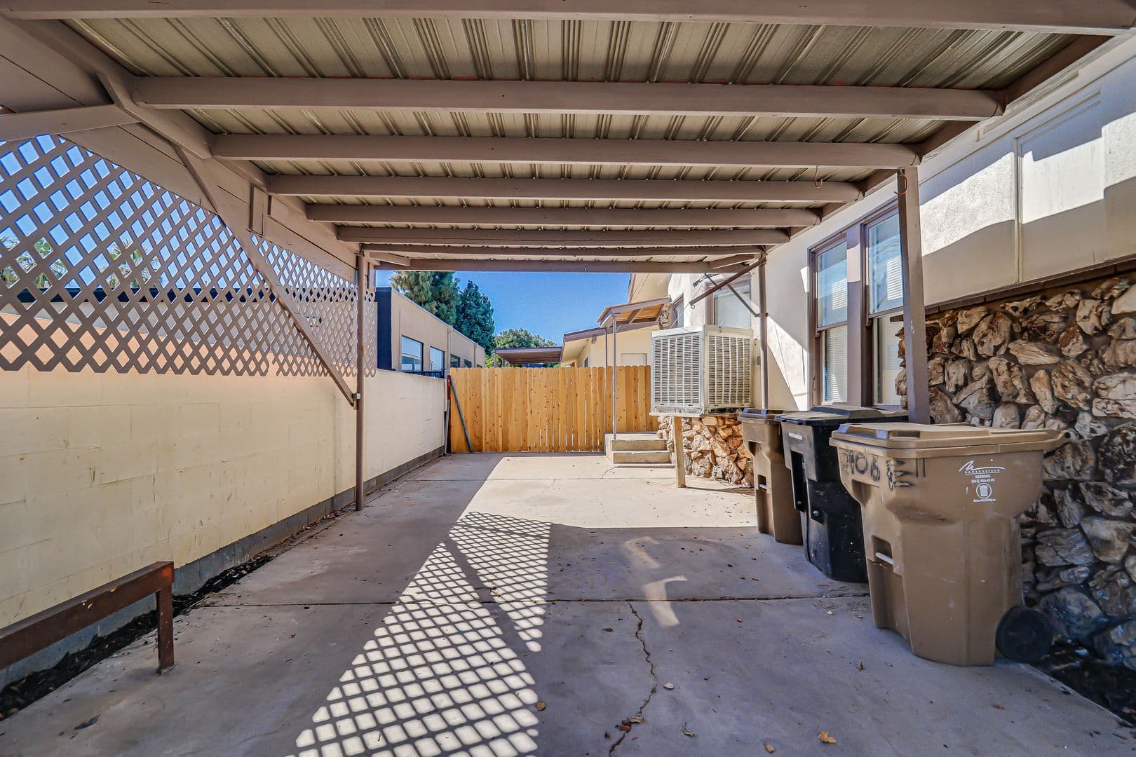Bakersfield Apartment: 2106 E St - 2106 E St #B