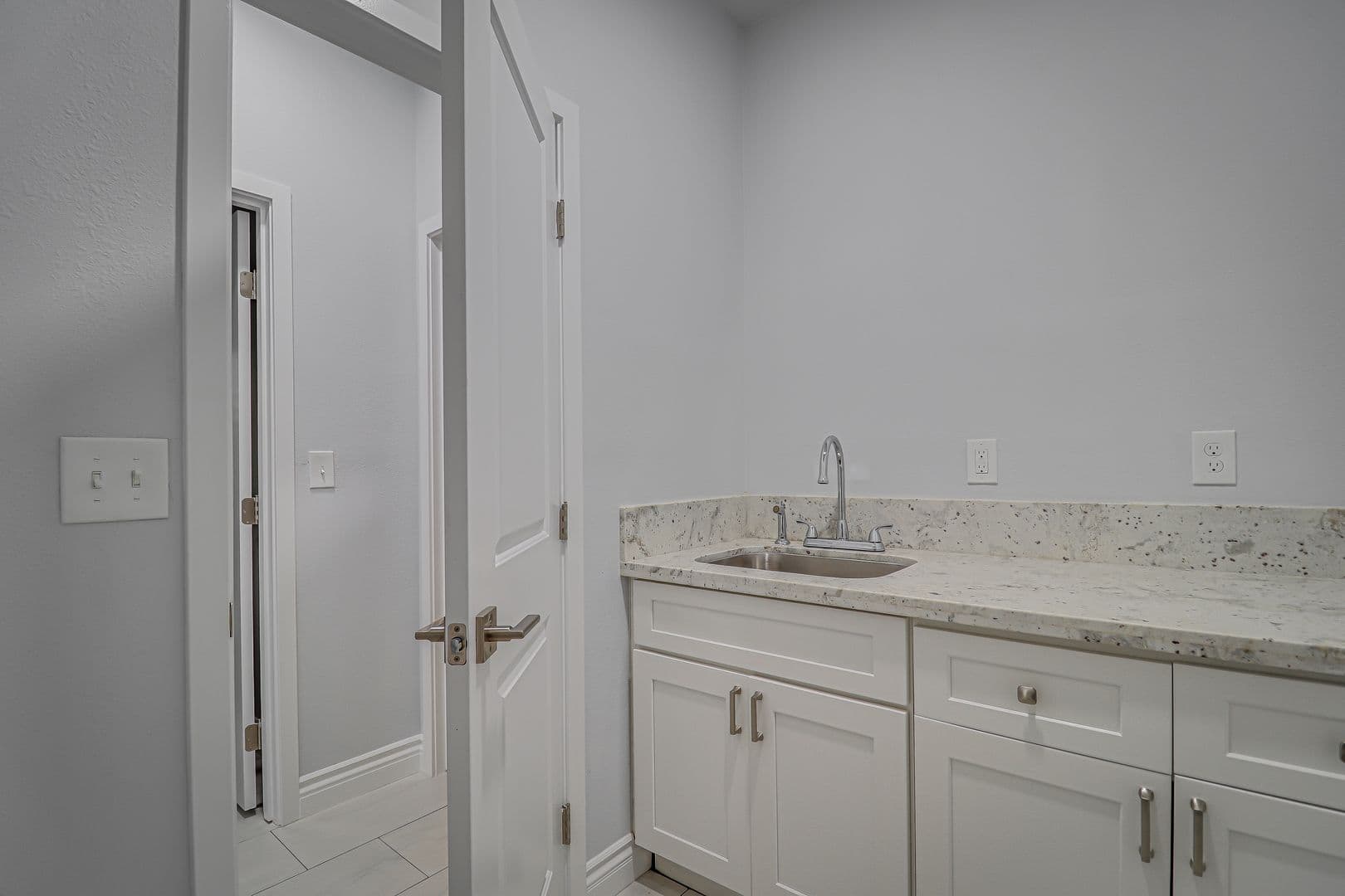 Bakersfield House: 2513 Olympic Drive - 2513 Olympic Drive