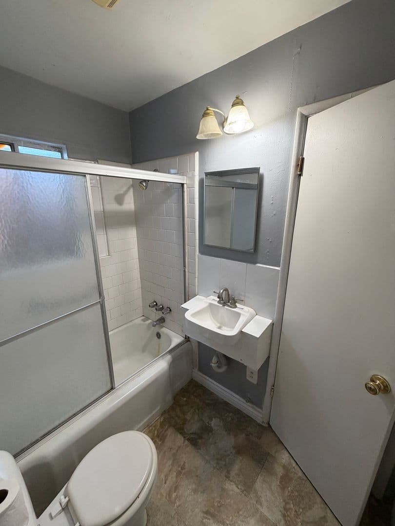 Bakersfield House: 415 1/2 Arvin Street