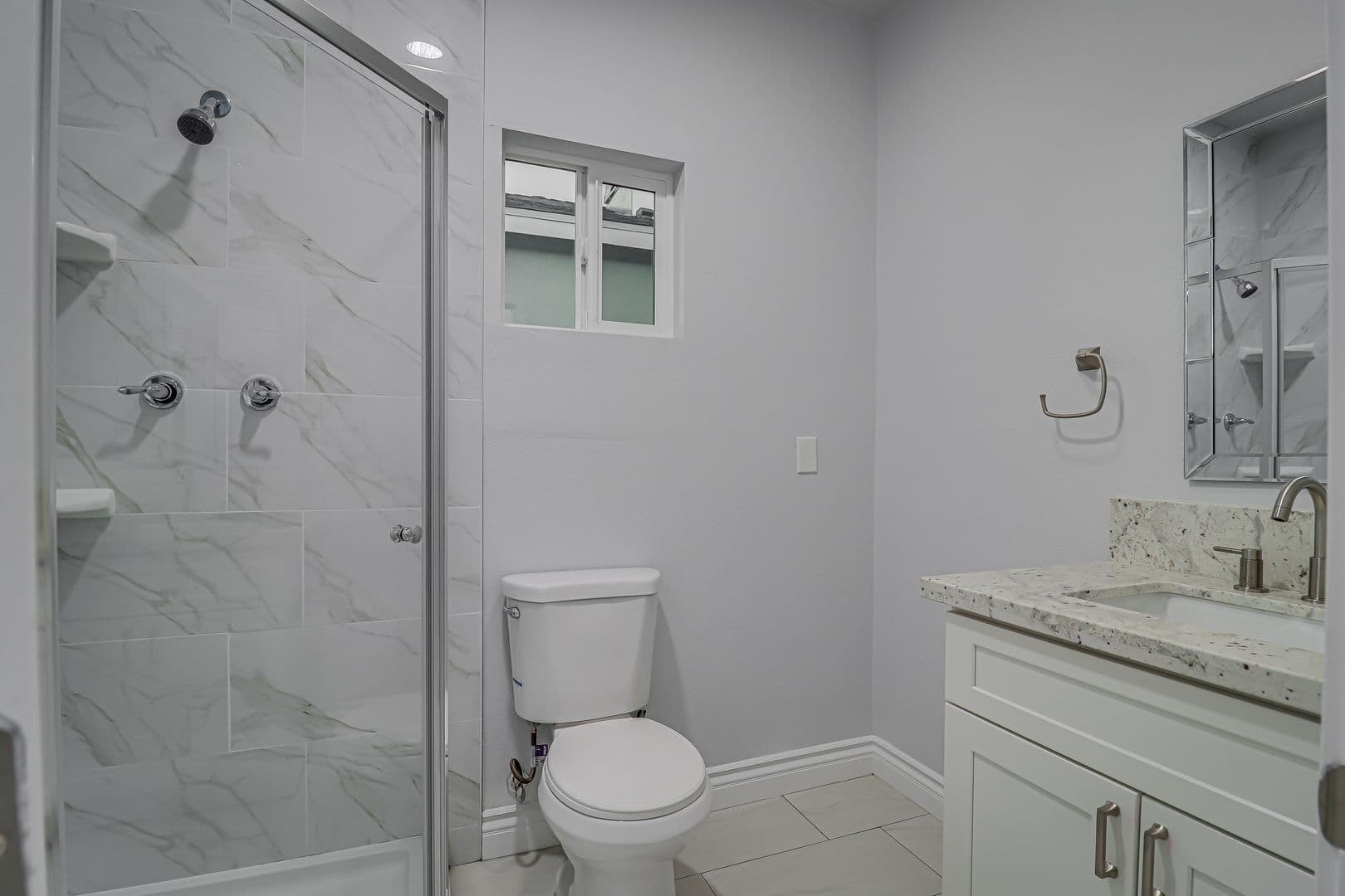 Bakersfield House: 2513 Olympic Drive - 2513 Olympic Drive