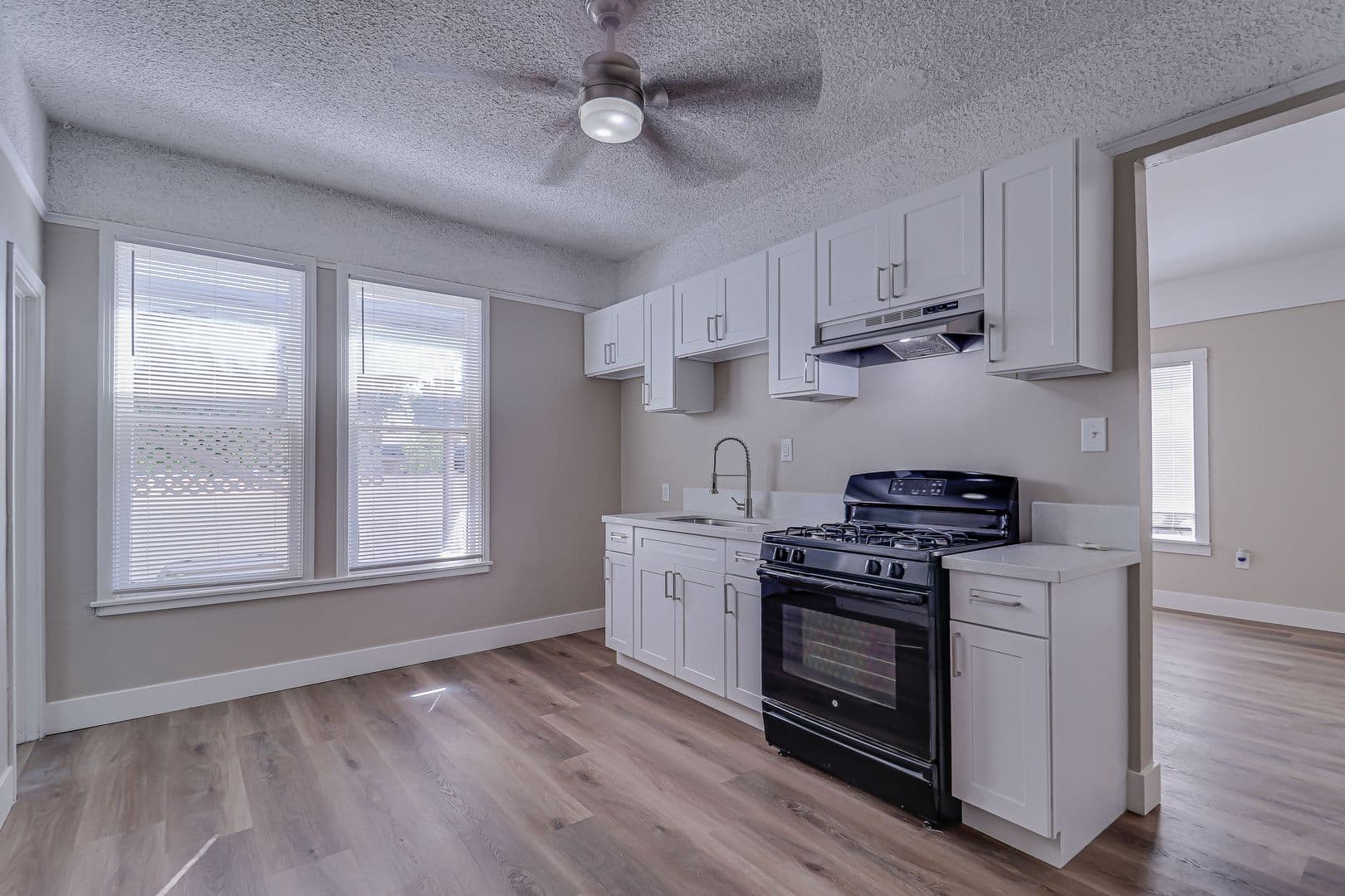 Bakersfield Apartment: 2106 E St - 2106 E St #B
